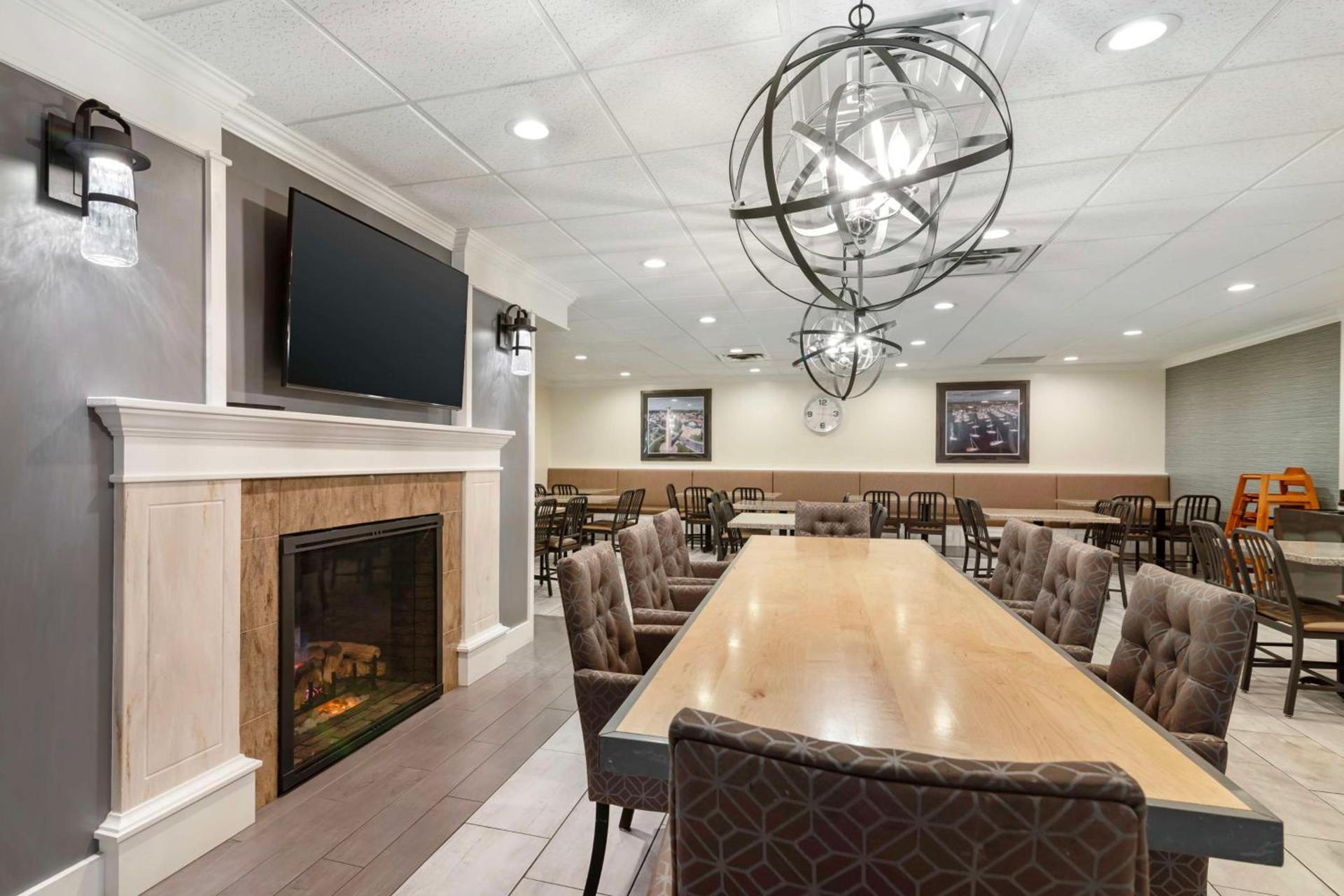 Best Western Plus Plattsburgh photo 56