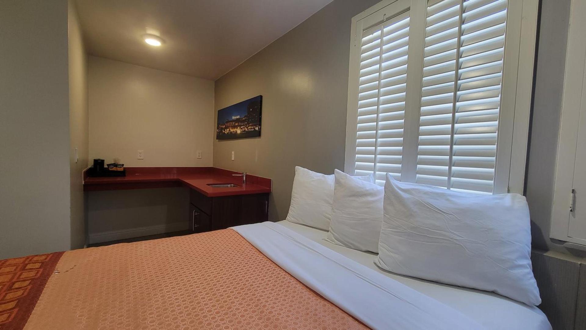 Presidio Parkway Inn photo 28