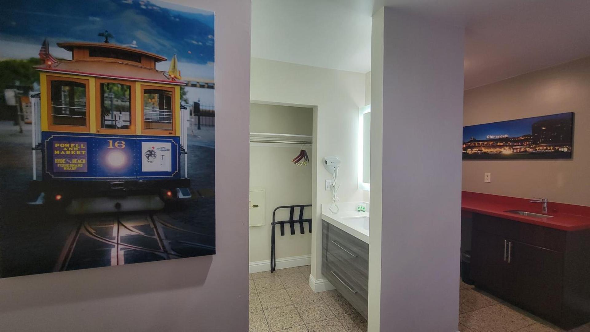 Presidio Parkway Inn photo 29