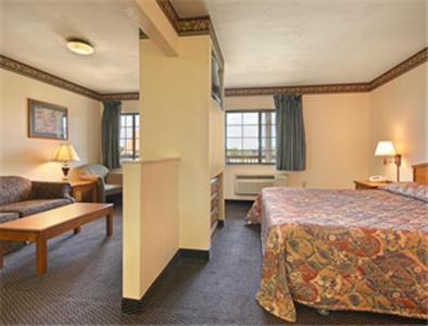 Days Inn & Suites by Wyndham Kokomo photo 16