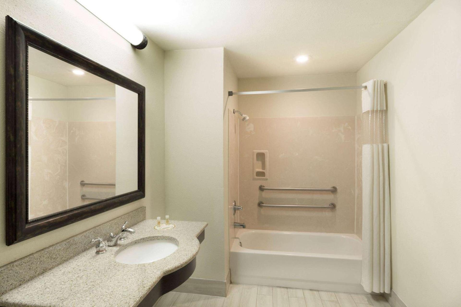 Days Inn by Wyndham Hammond photo 7