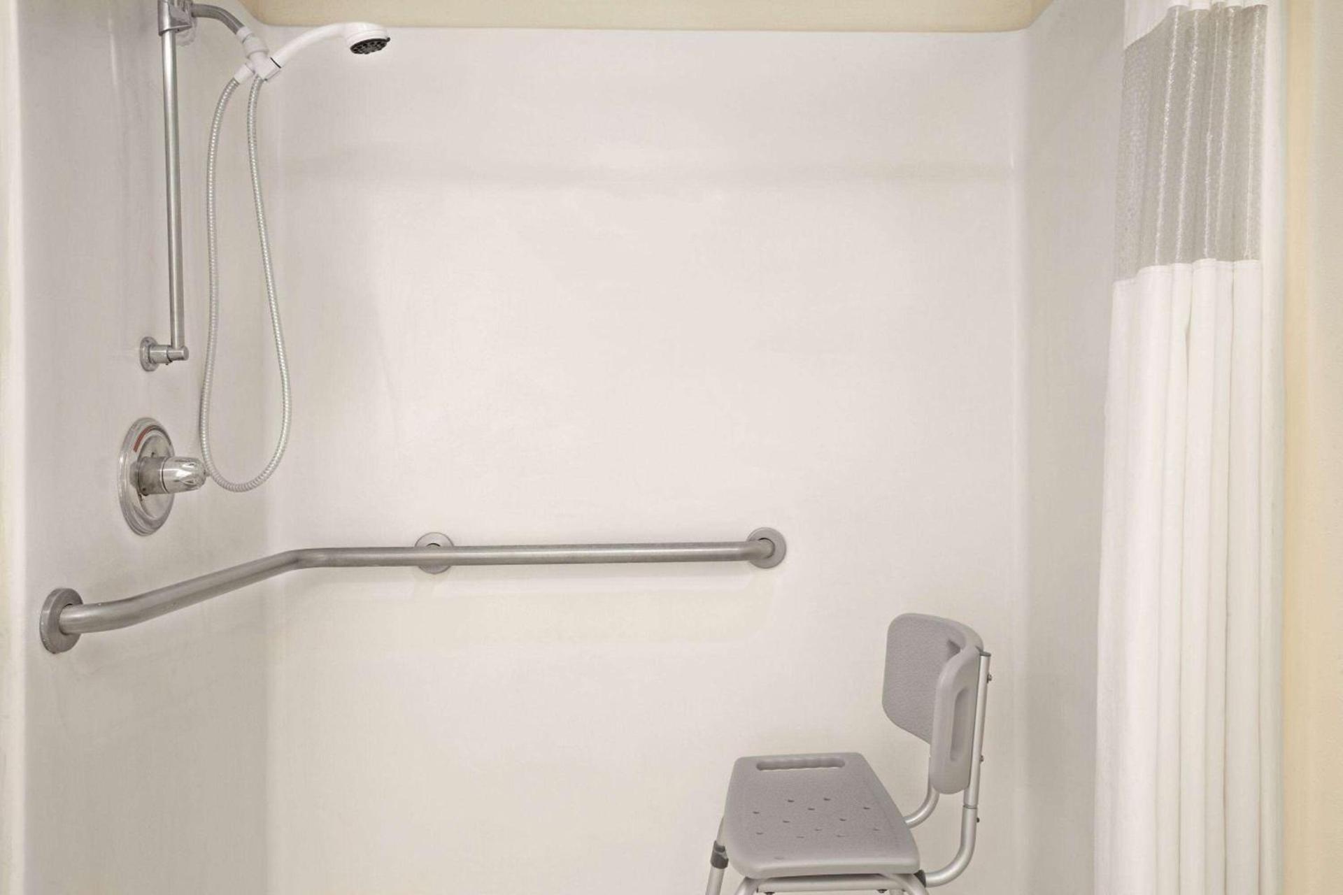 Days Inn by Wyndham Hammond photo 11