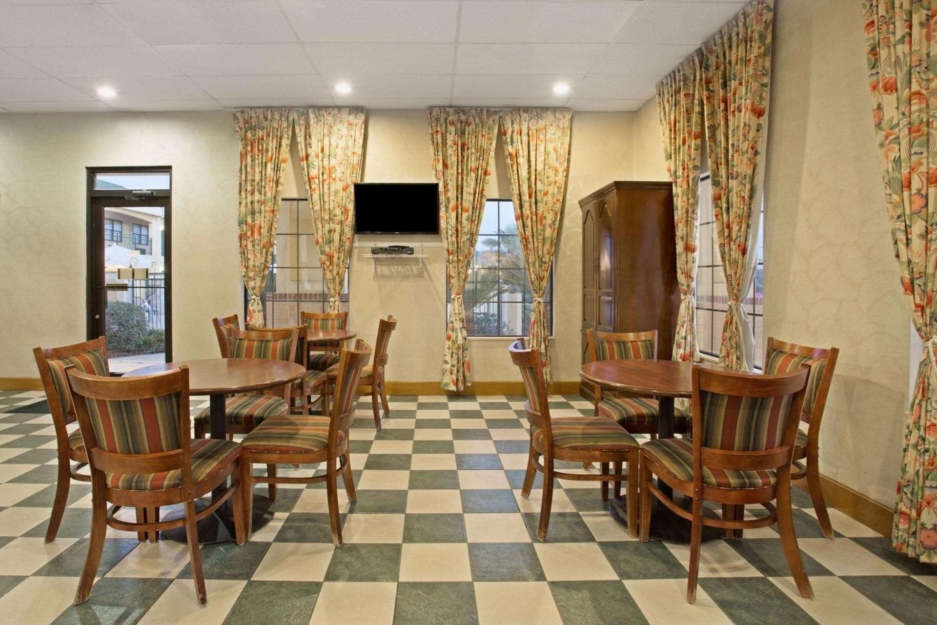 Days Inn by Wyndham Hammond photo 14