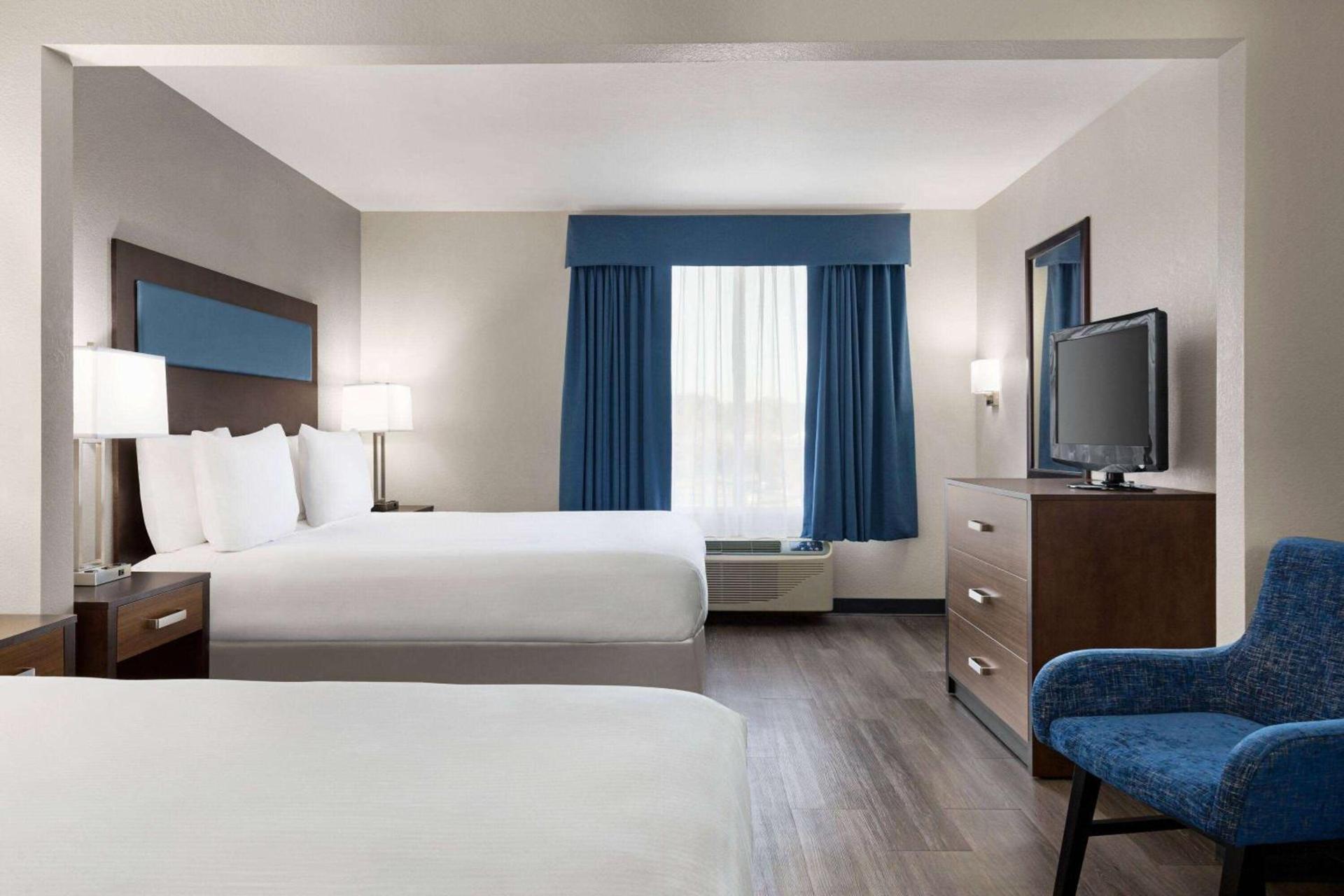 Wingate By Wyndham Southport photo 10