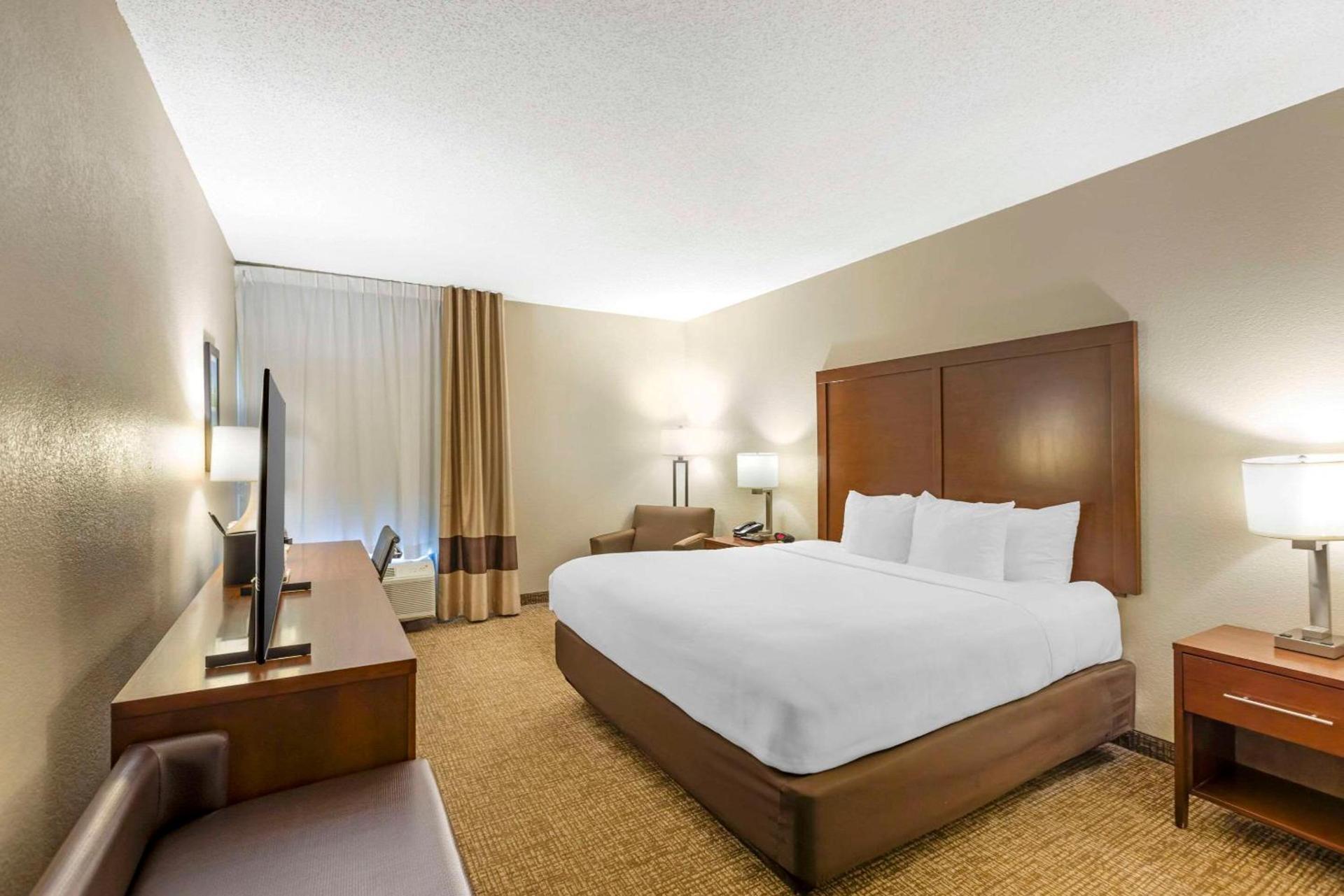 Comfort Inn Meridian - Bonita Lakes photo 13