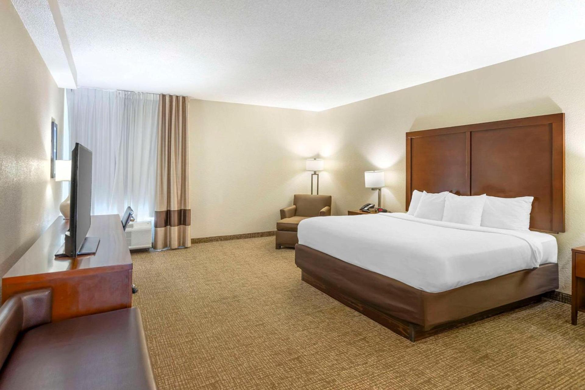 Comfort Inn Meridian - Bonita Lakes photo 17