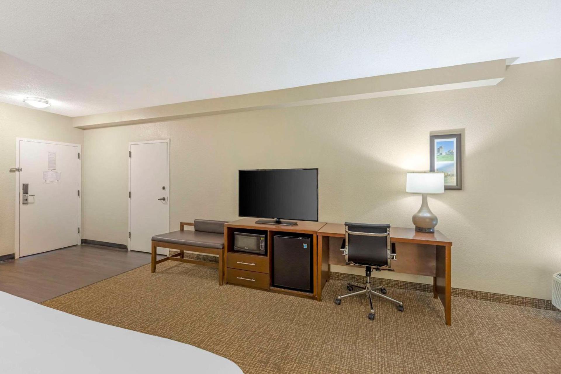Comfort Inn Meridian - Bonita Lakes photo 19