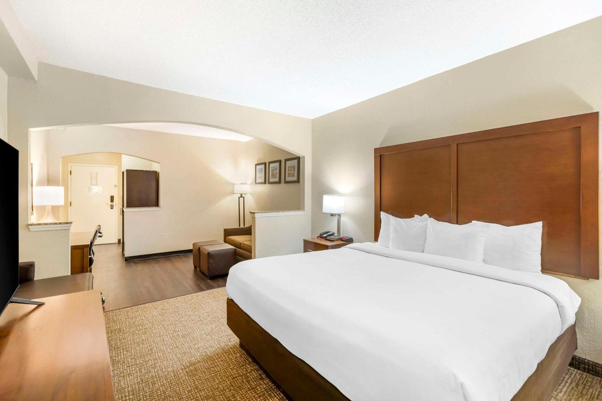Comfort Inn Meridian - Bonita Lakes photo 23