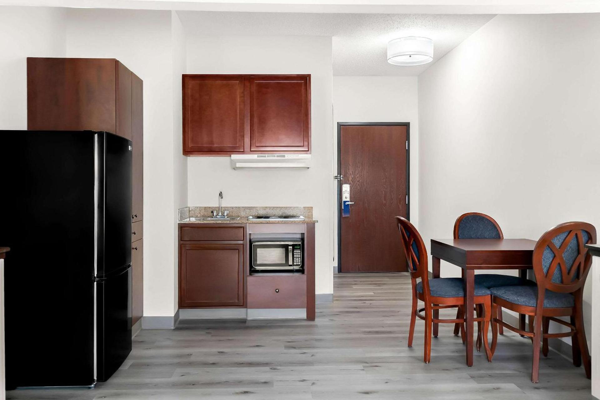 Comfort Suites Southfield-Detroit photo 26