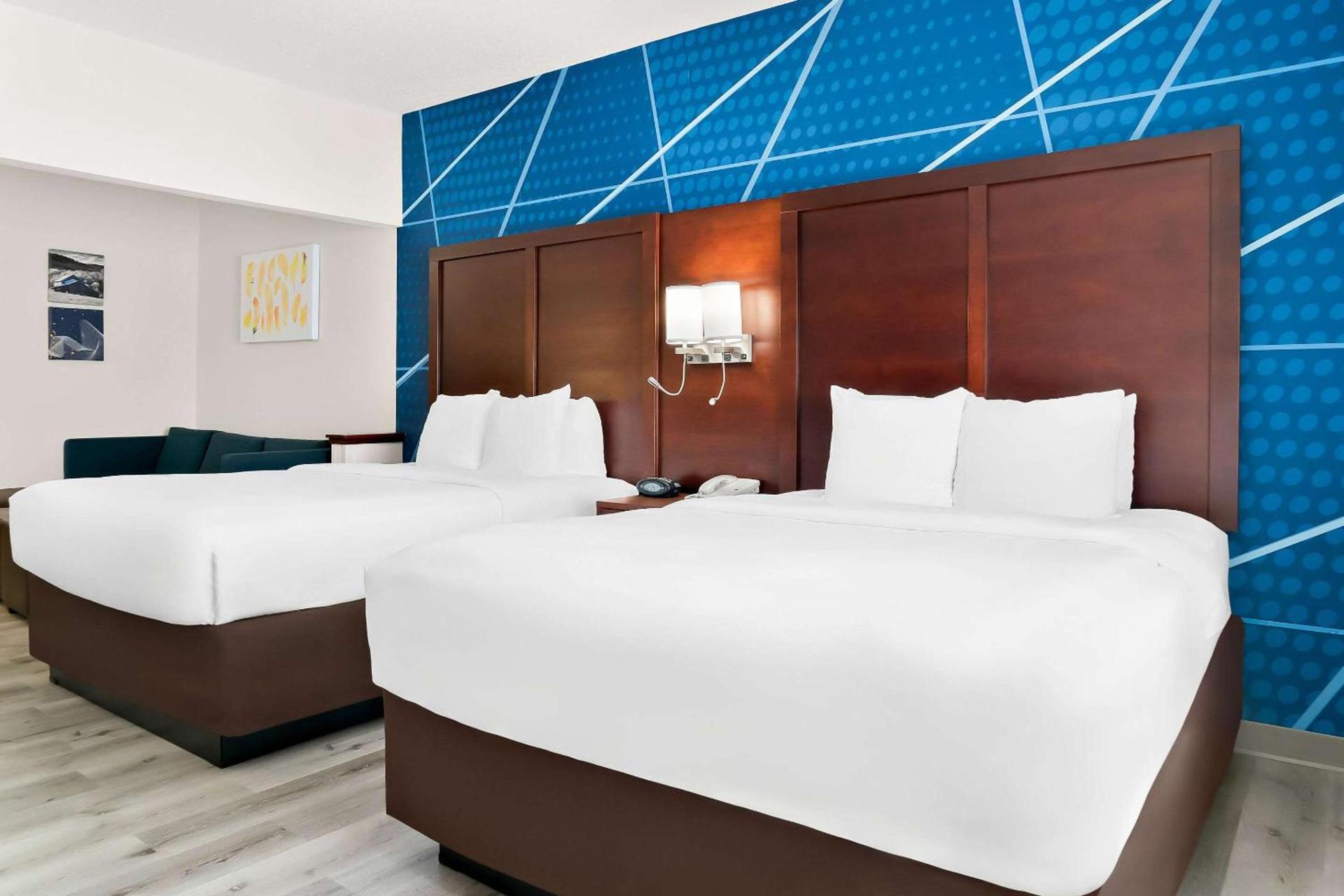 Comfort Suites Southfield-Detroit photo 29