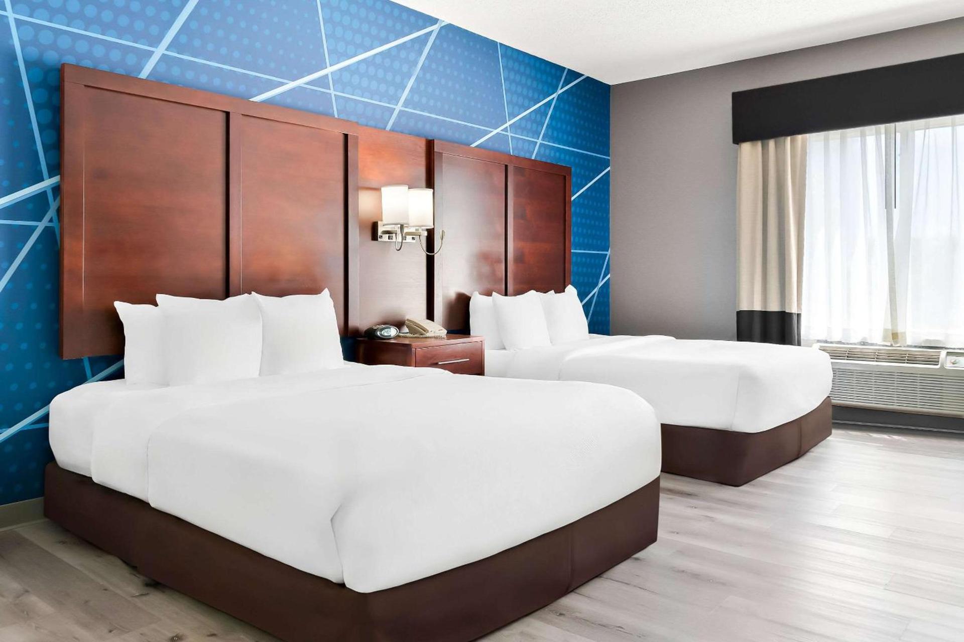 Comfort Suites Southfield-Detroit photo 30