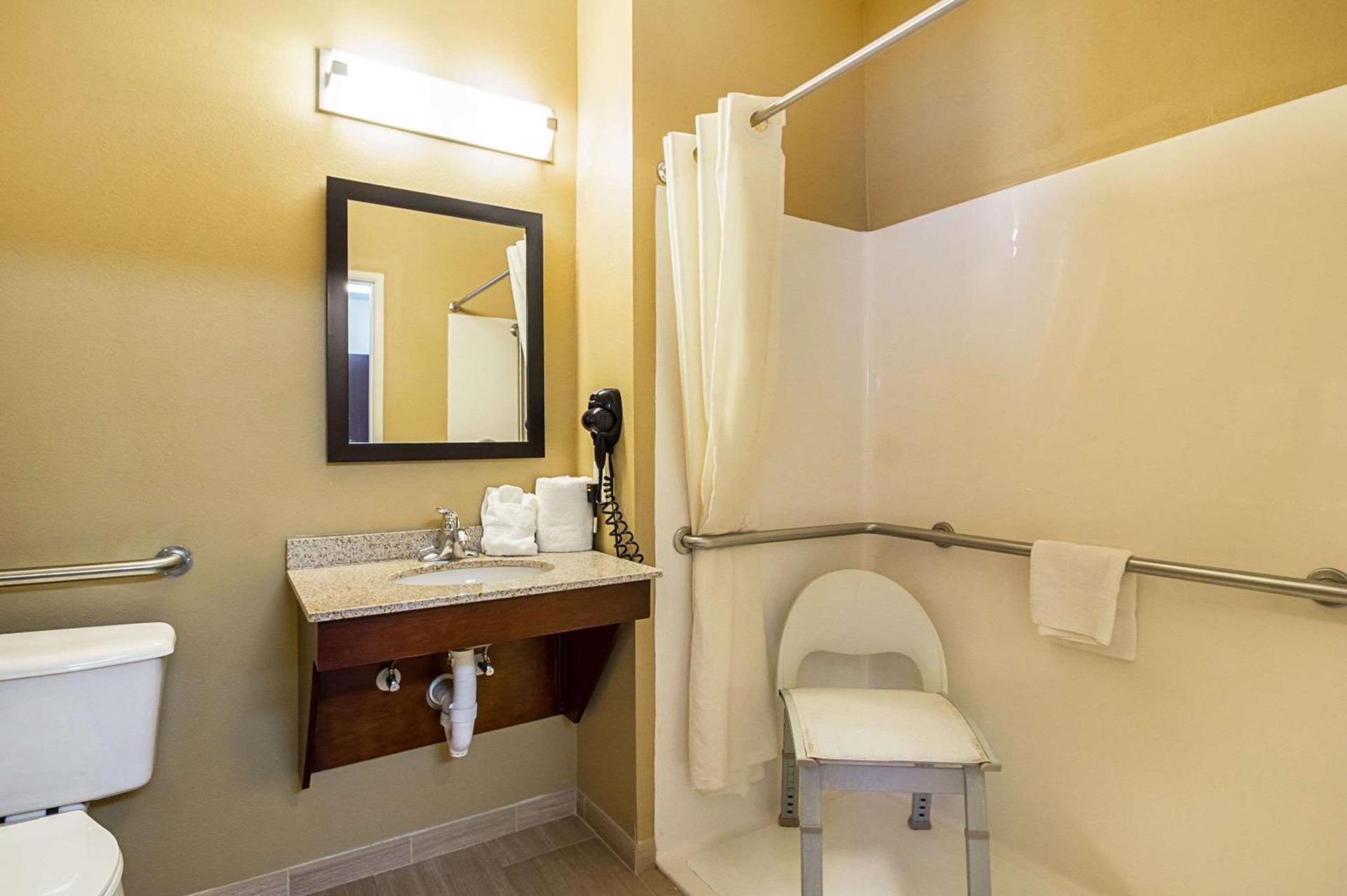 MainStay Suites Fargo - I-94 Medical Center photo 7
