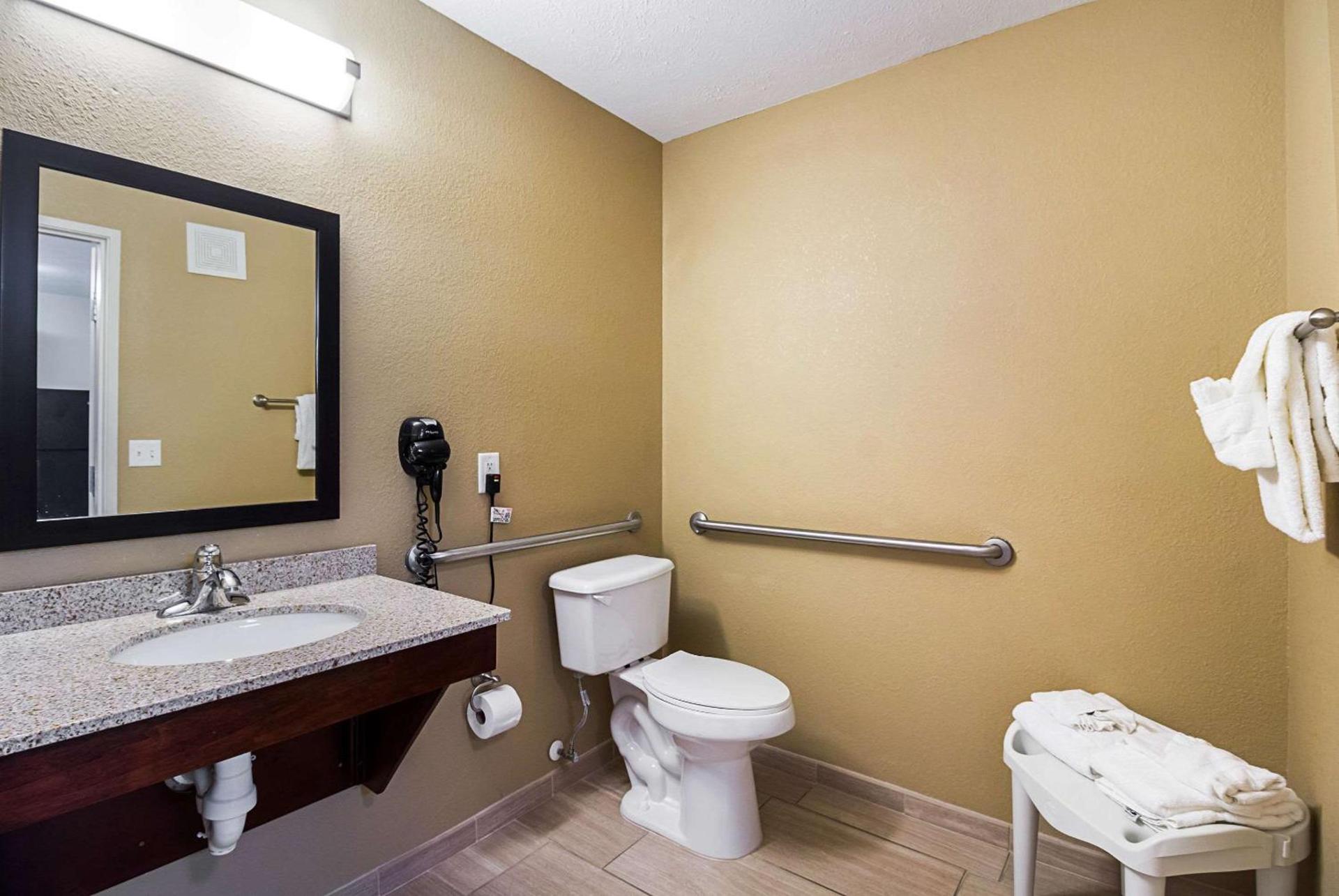 MainStay Suites Fargo - I-94 Medical Center photo 9