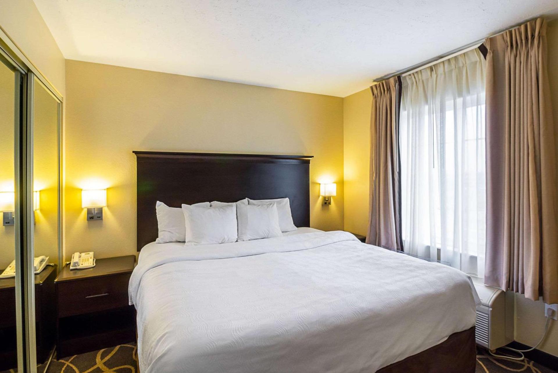 MainStay Suites Fargo - I-94 Medical Center photo 10