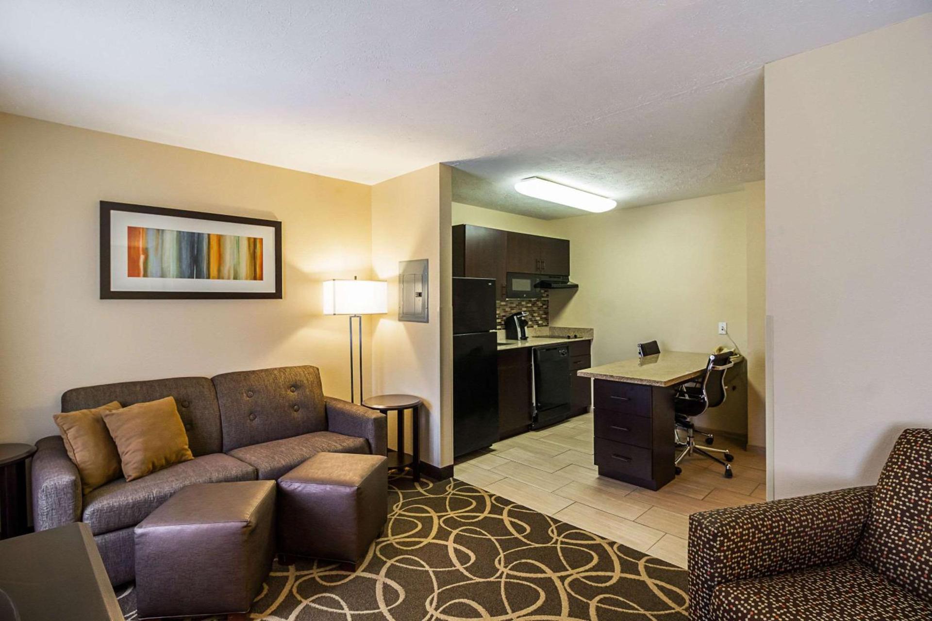 MainStay Suites Fargo - I-94 Medical Center photo 11