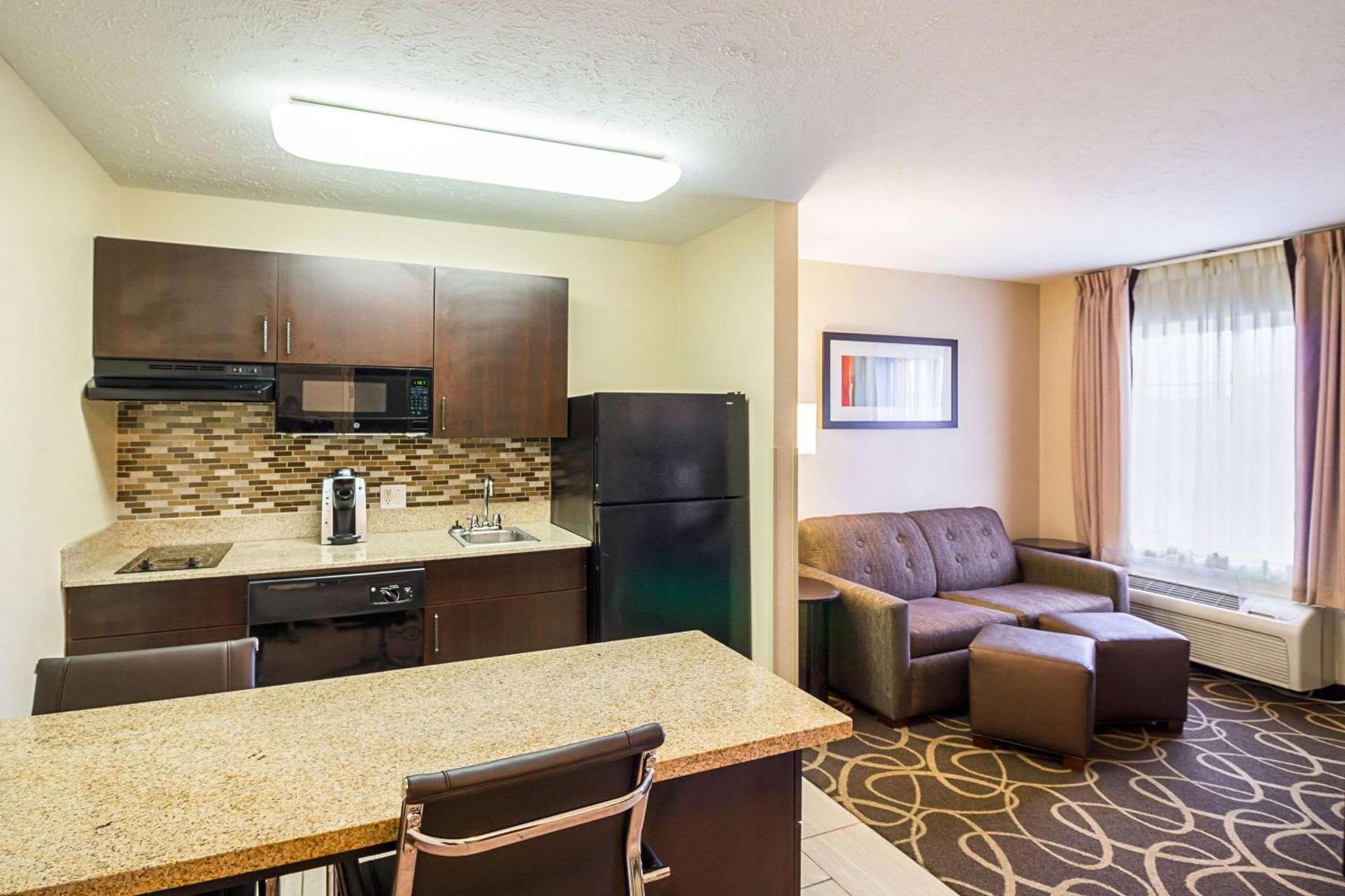 MainStay Suites Fargo - I-94 Medical Center photo 3