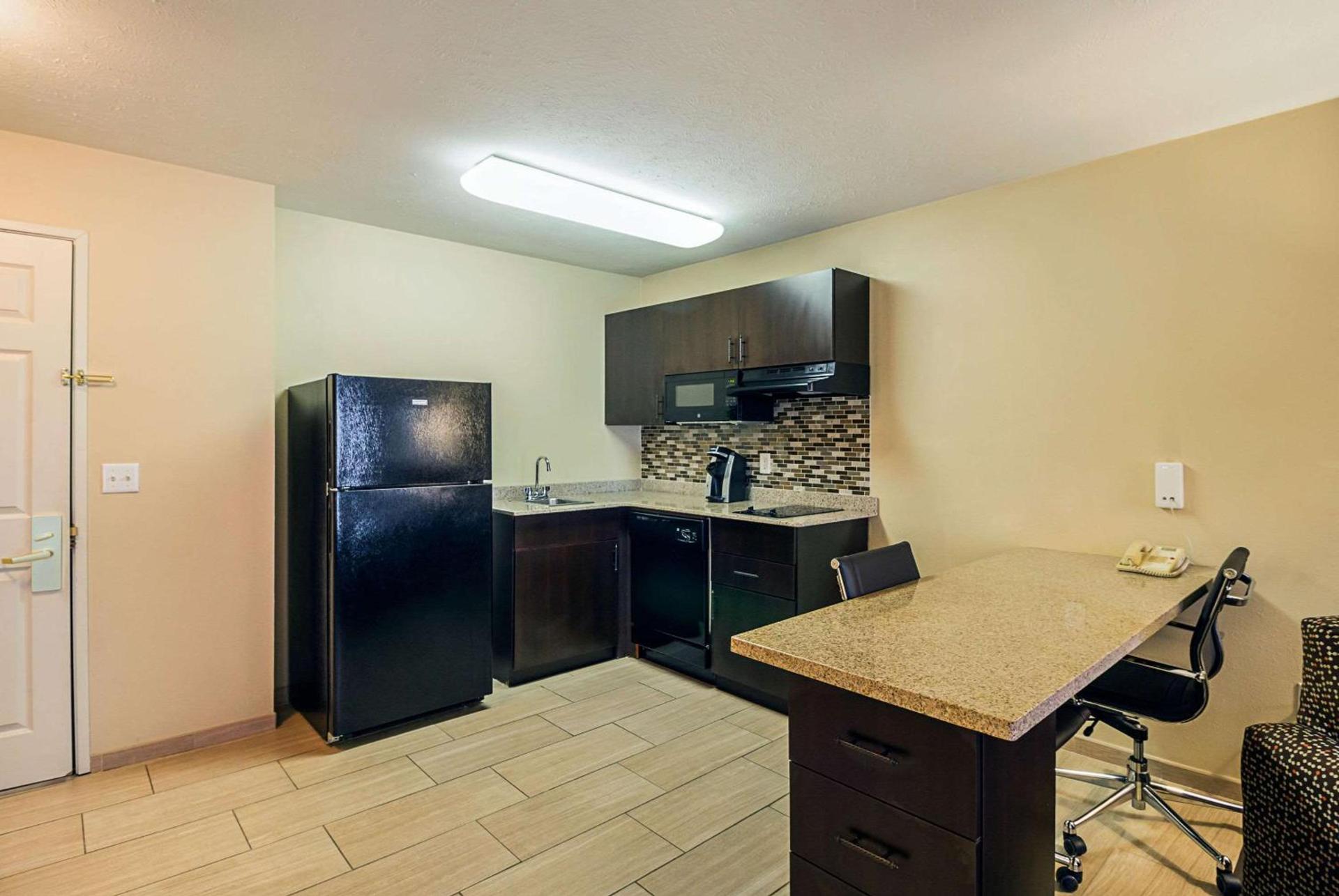 MainStay Suites Fargo - I-94 Medical Center photo 16