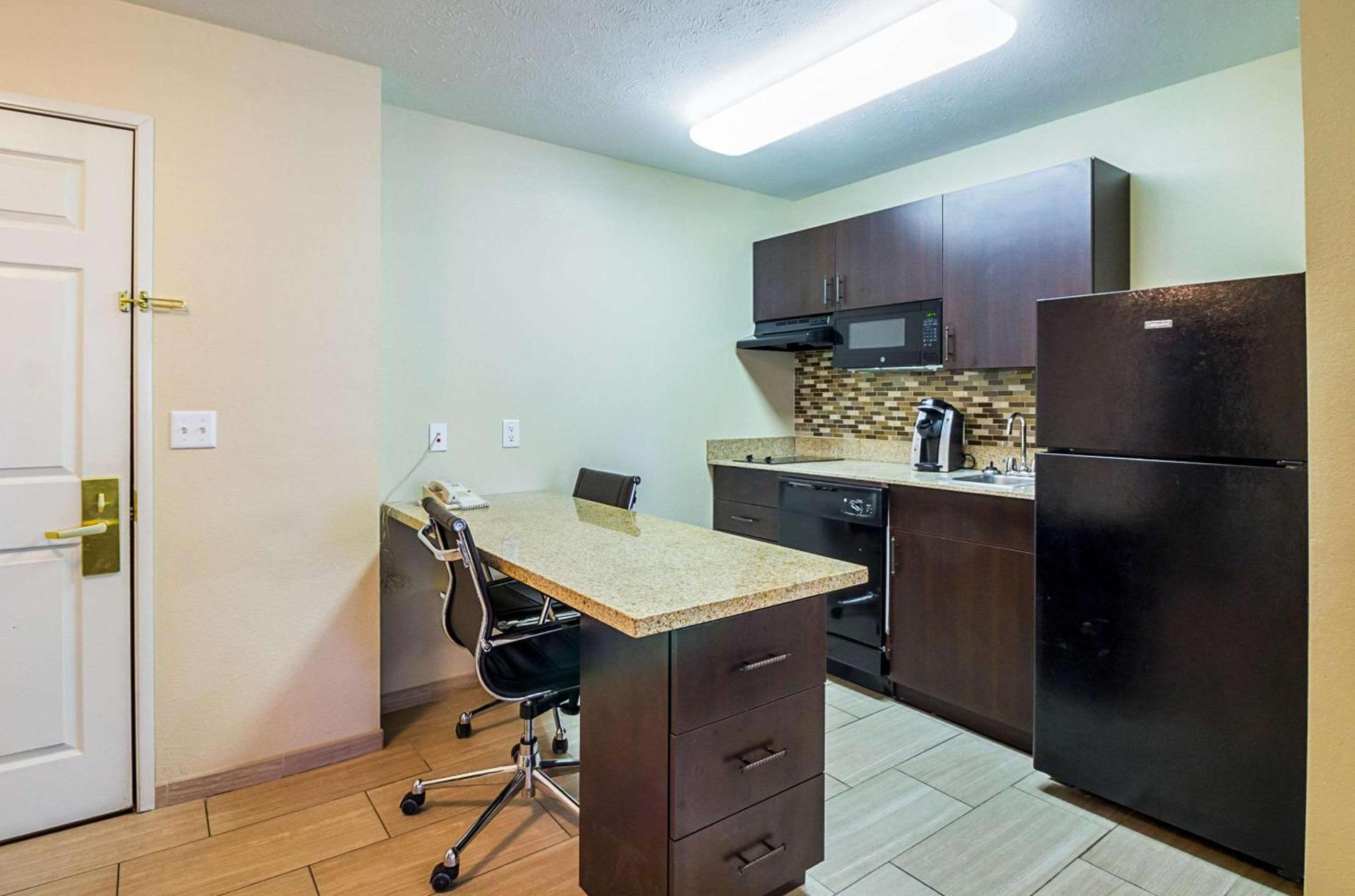 MainStay Suites Fargo - I-94 Medical Center photo 19