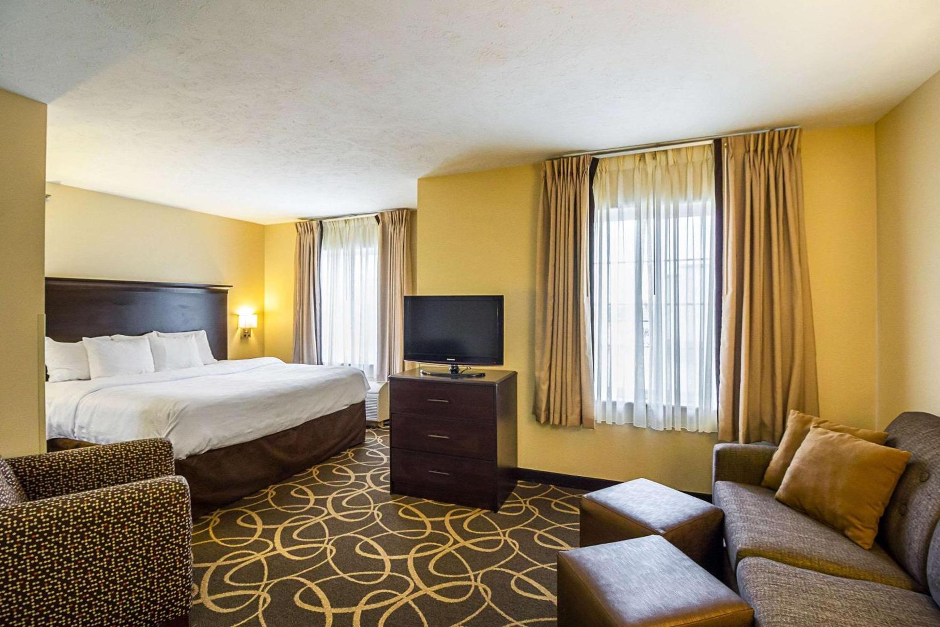 MainStay Suites Fargo - I-94 Medical Center photo 12