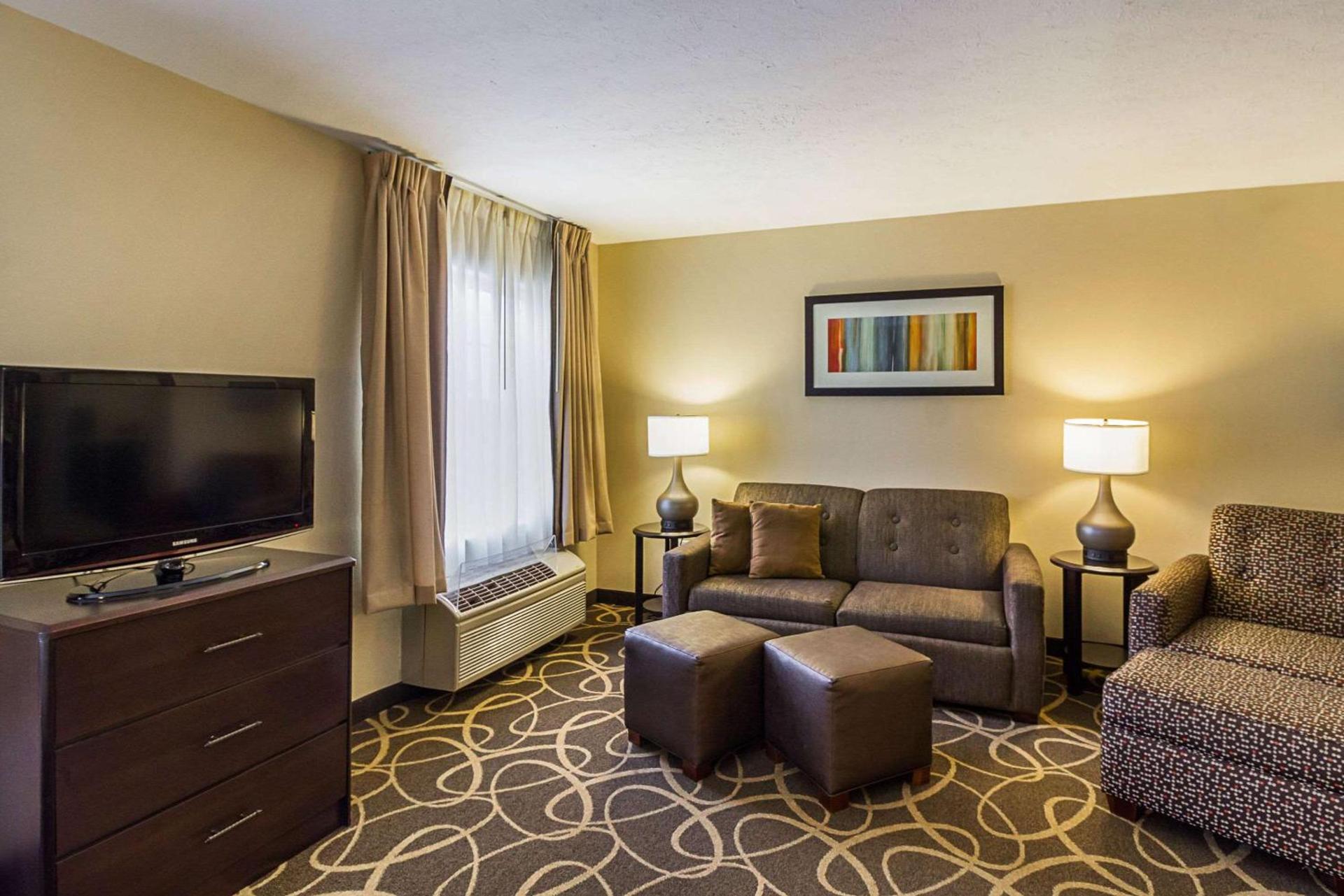 MainStay Suites Fargo - I-94 Medical Center photo 28
