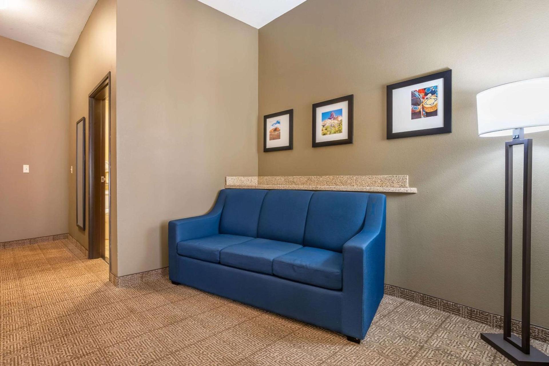 Comfort Suites Gallup East Route 66 and I-40 photo 11