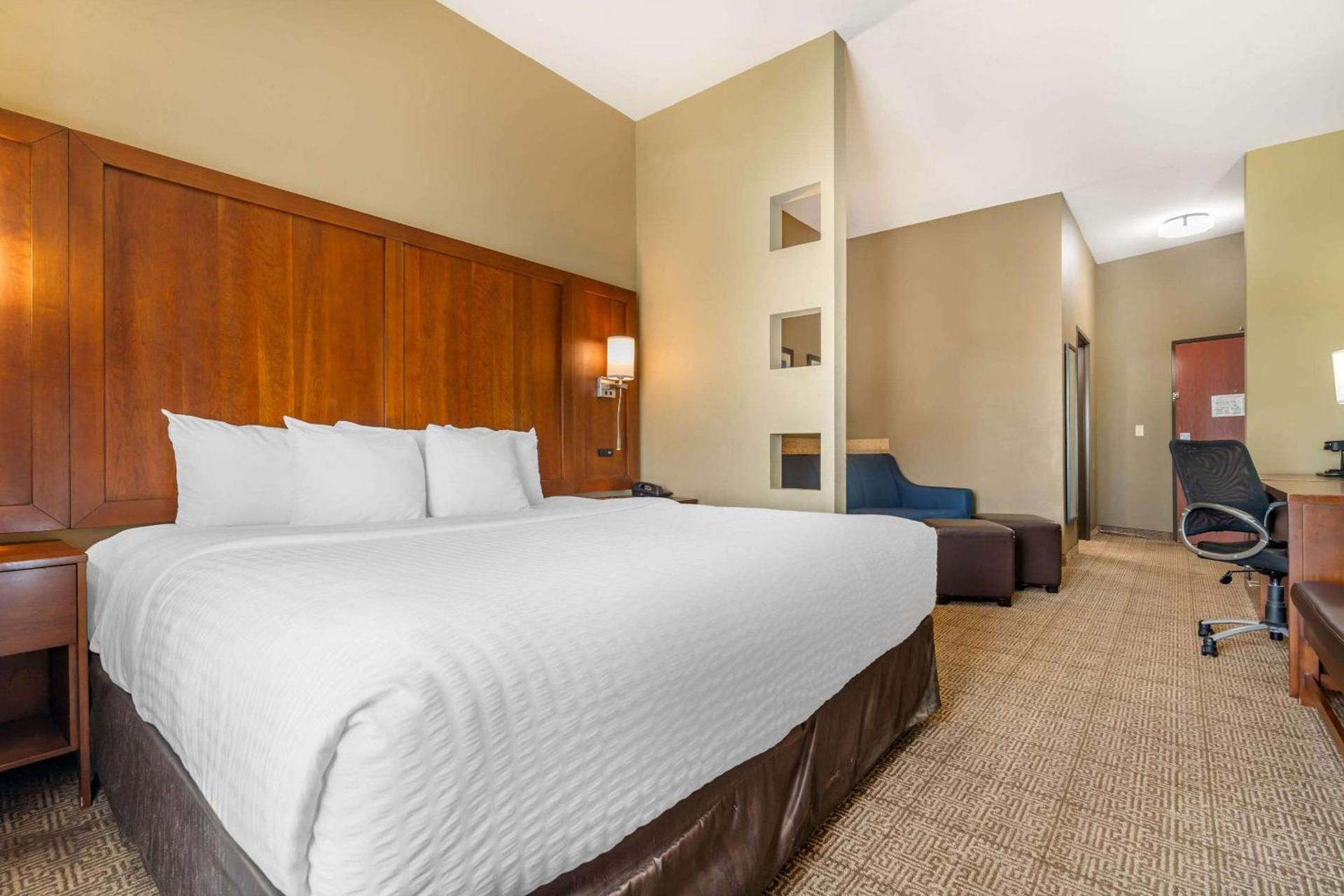 Comfort Suites Gallup East Route 66 and I-40 photo 12