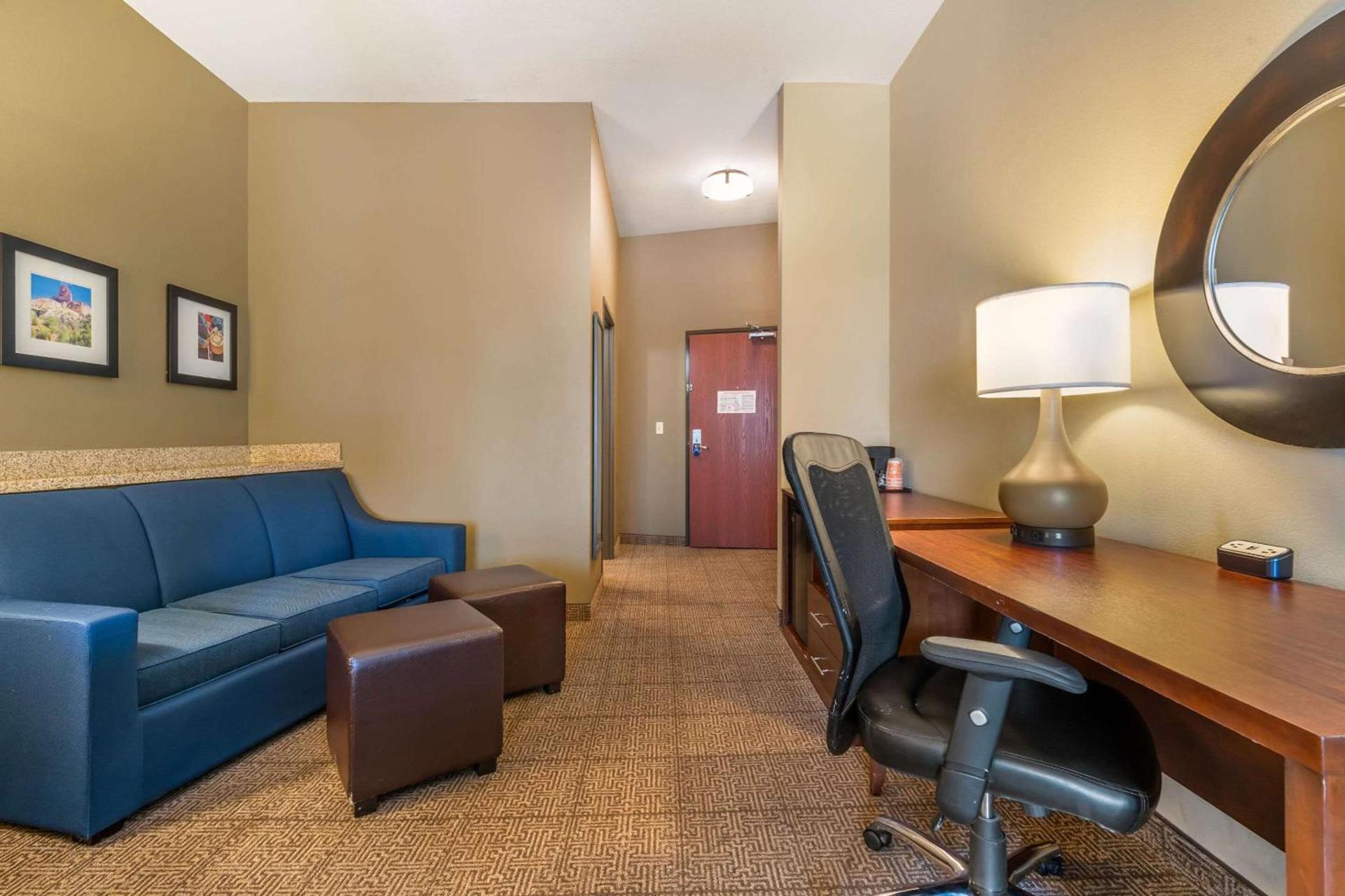 Comfort Suites Gallup East Route 66 and I-40 photo 17