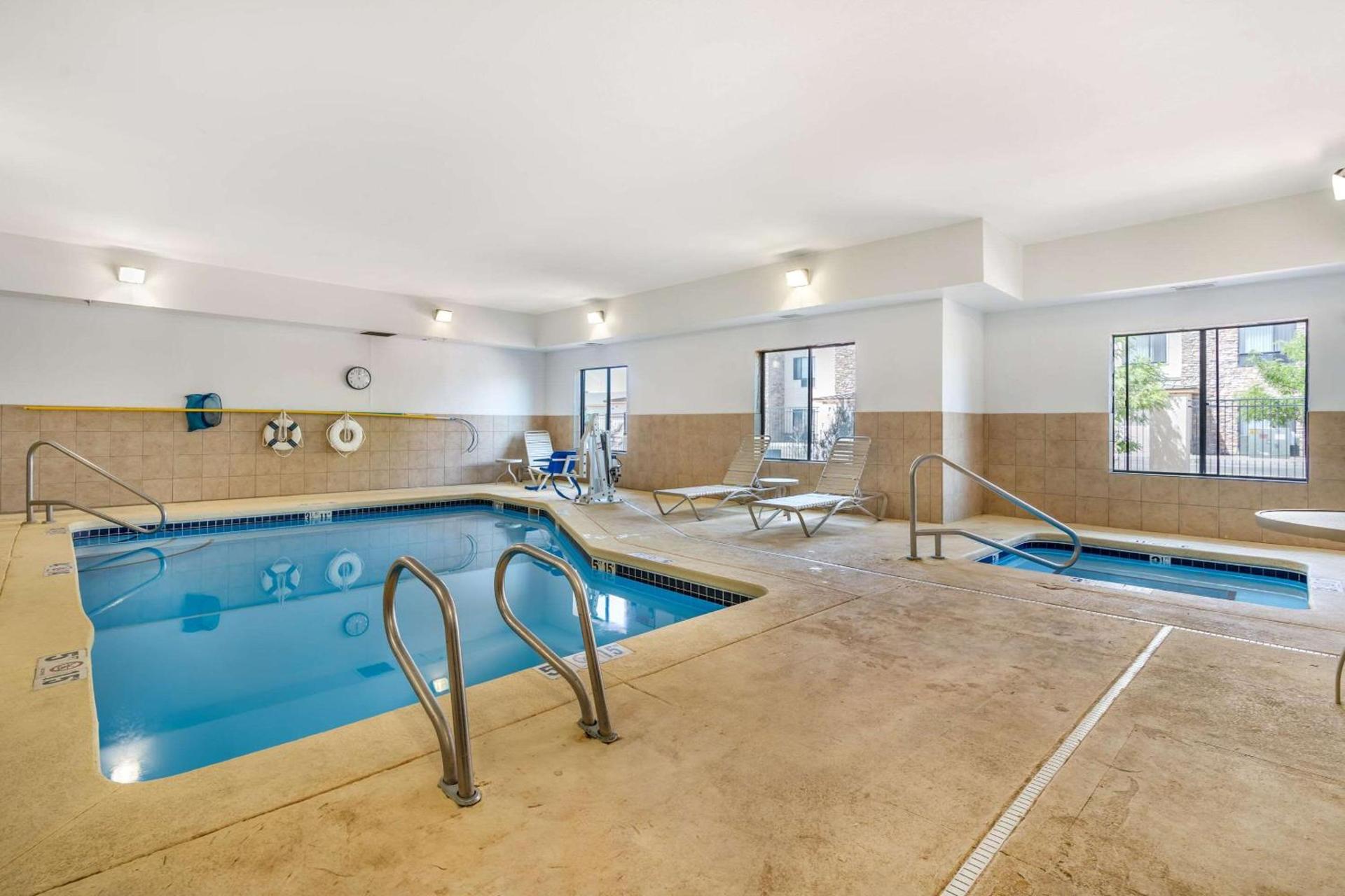 Comfort Suites Gallup East Route 66 and I-40 photo 21