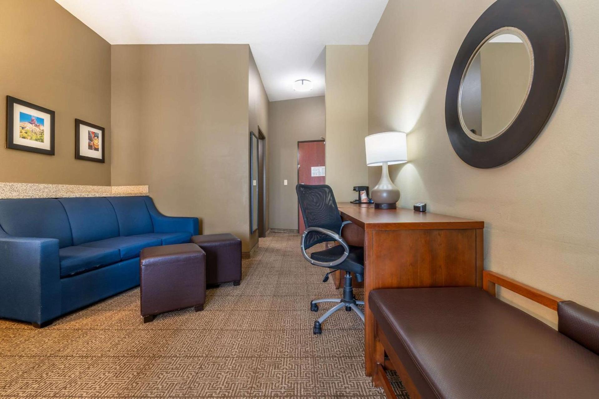 Comfort Suites Gallup East Route 66 and I-40 photo 14