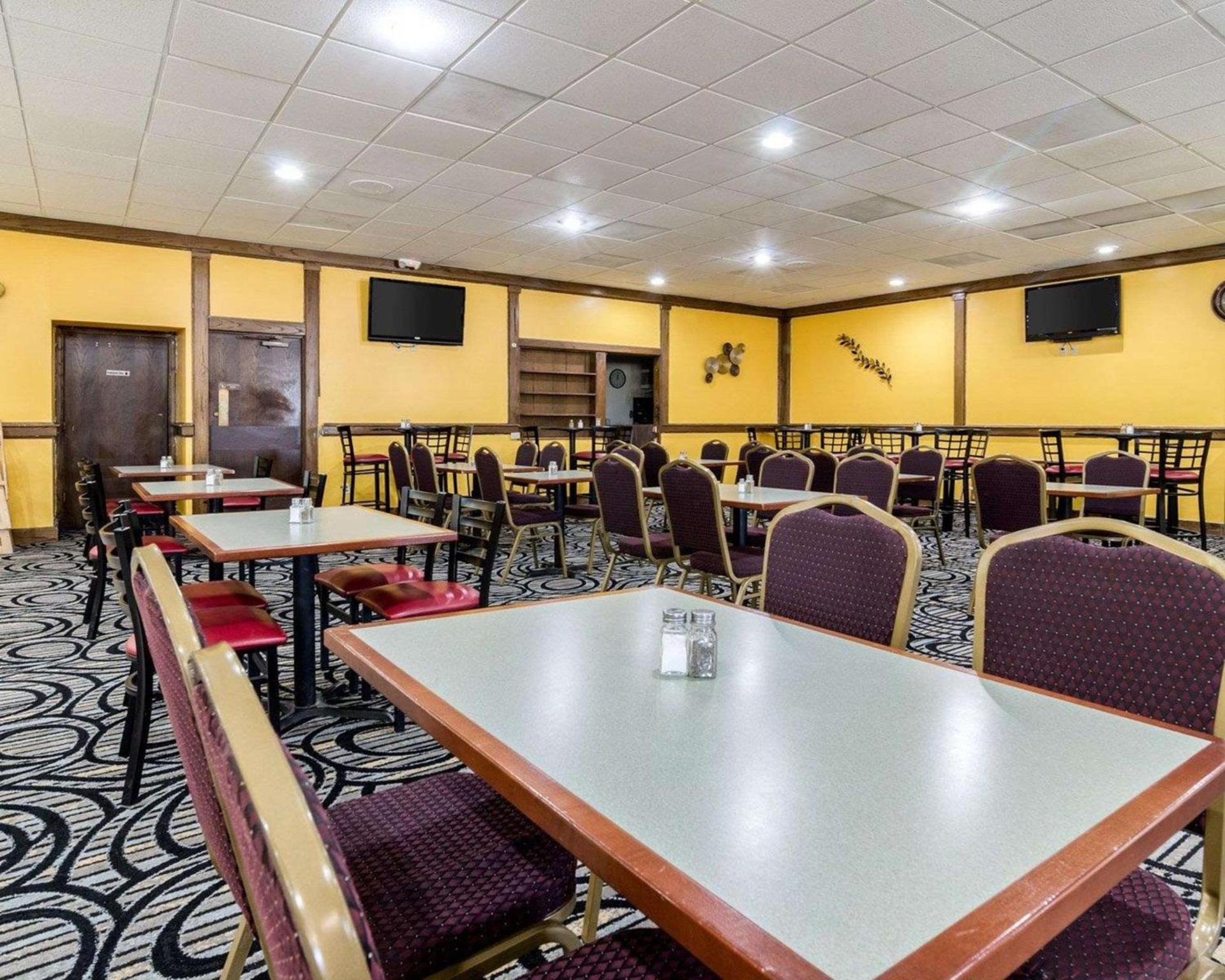 Quality Inn Liberal photo 25
