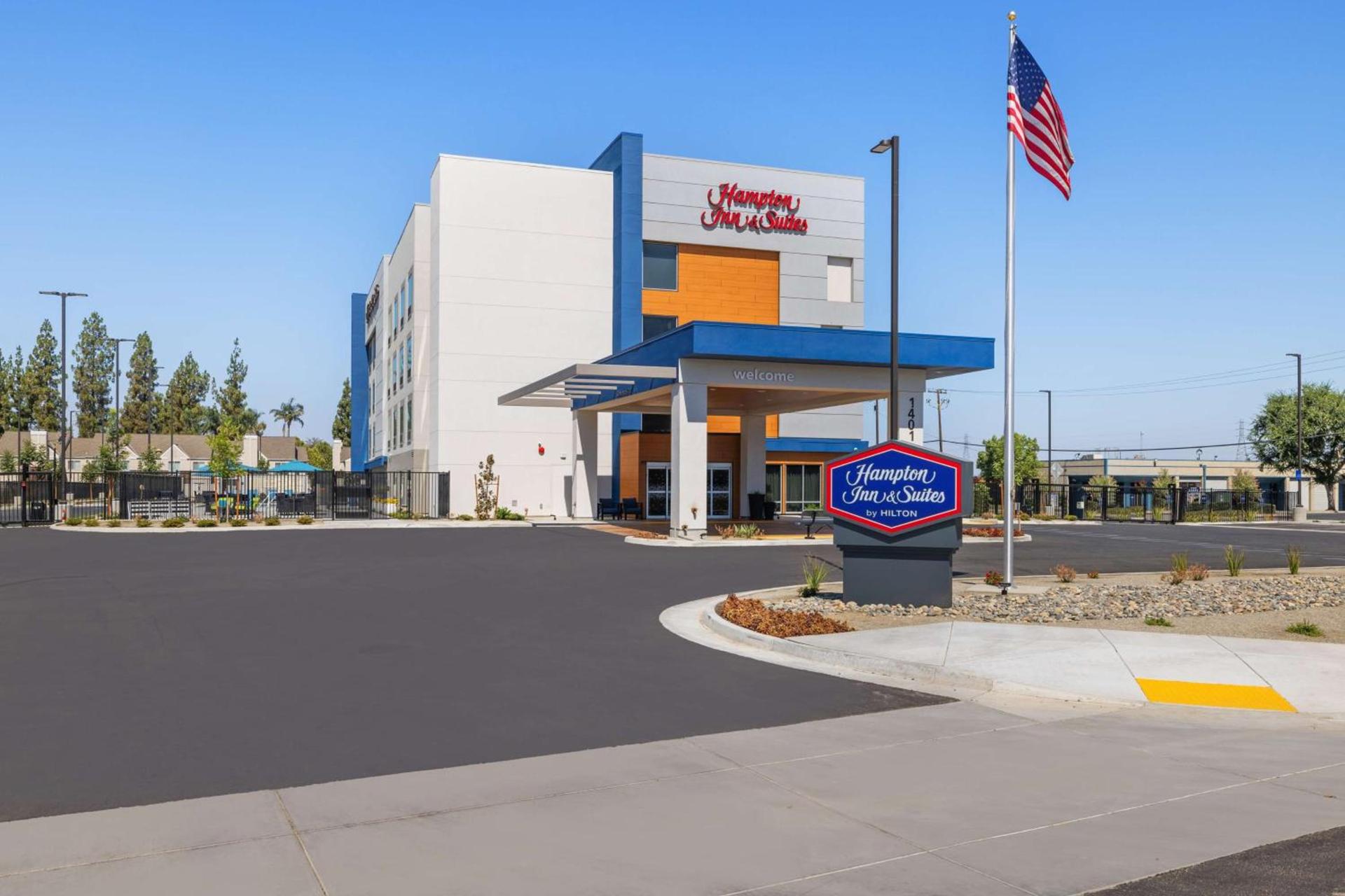 Hampton Inn & Suites Bakersfield Central photo 45