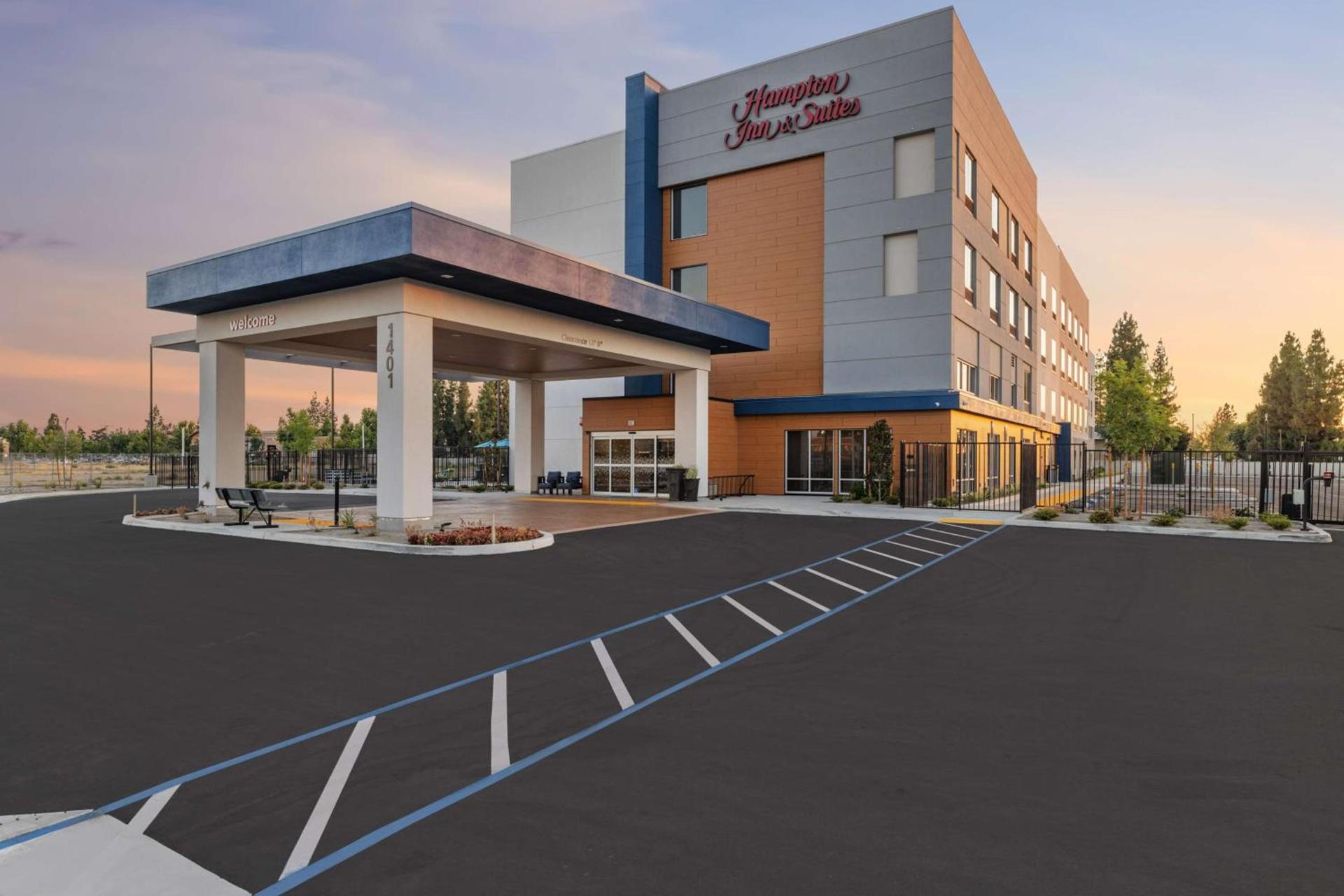 Hampton Inn & Suites Bakersfield Central photo 44