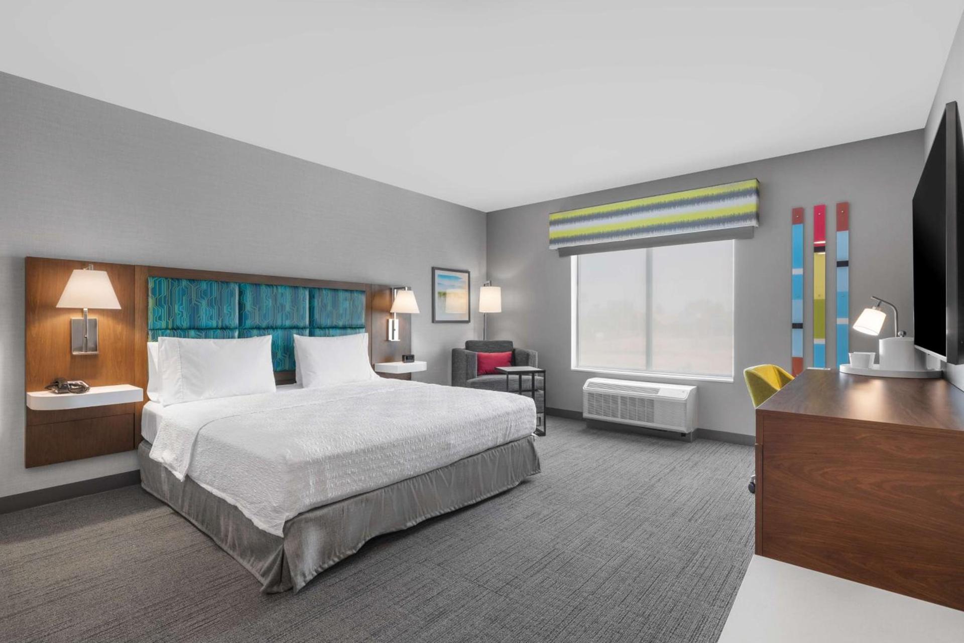 Hampton Inn & Suites Bakersfield Central photo 3