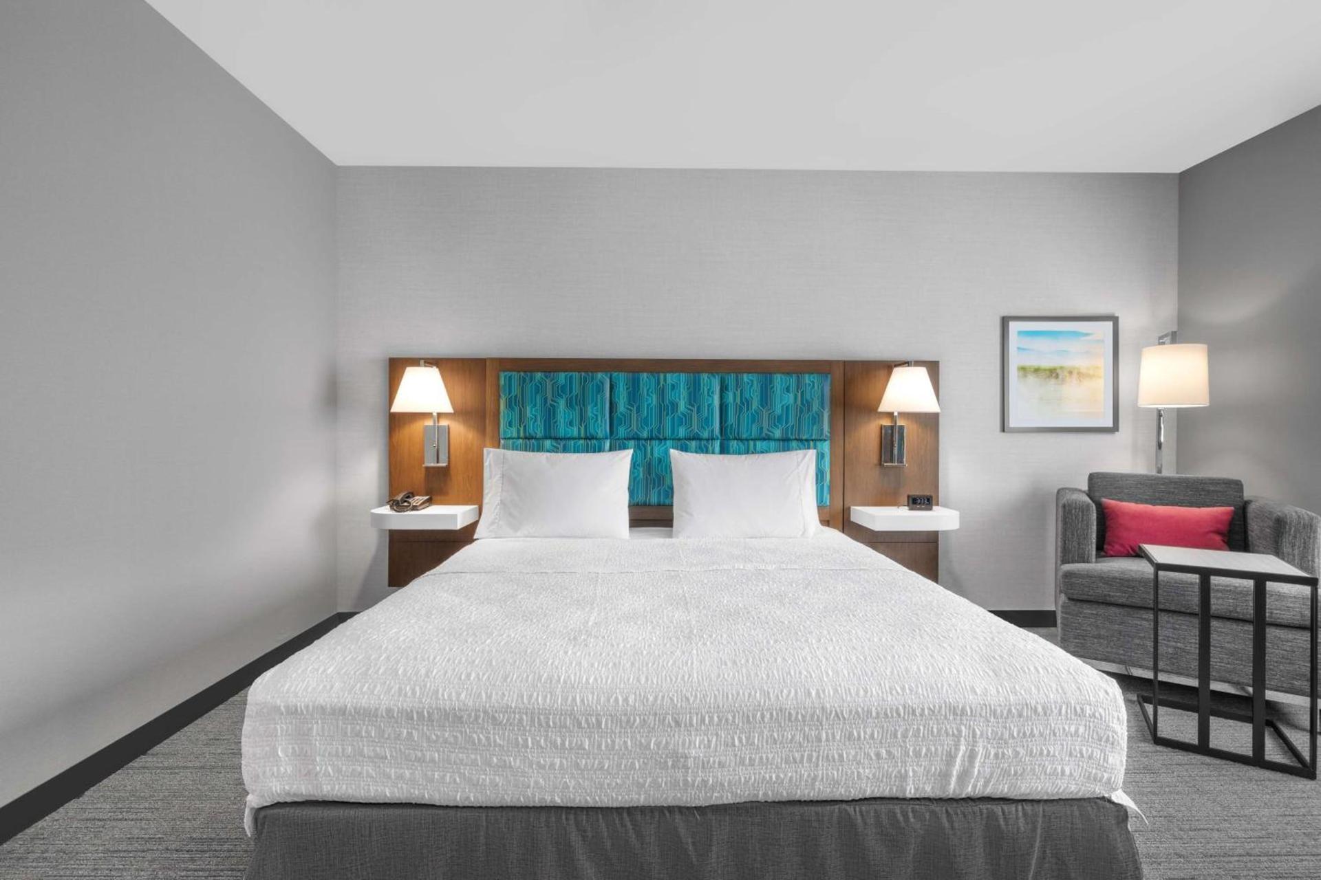 Hampton Inn & Suites Bakersfield Central photo 10