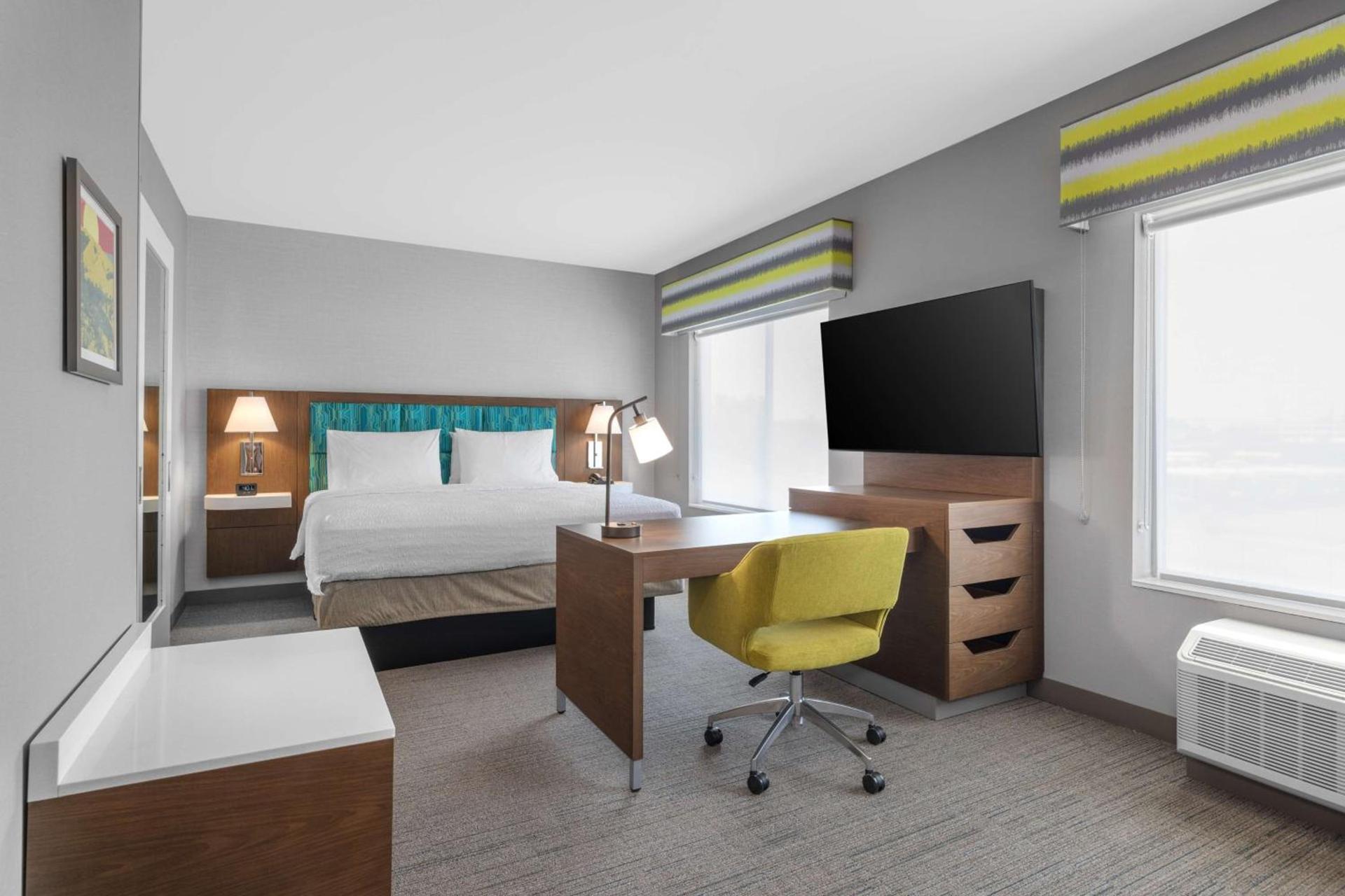 Hampton Inn & Suites Bakersfield Central photo 12