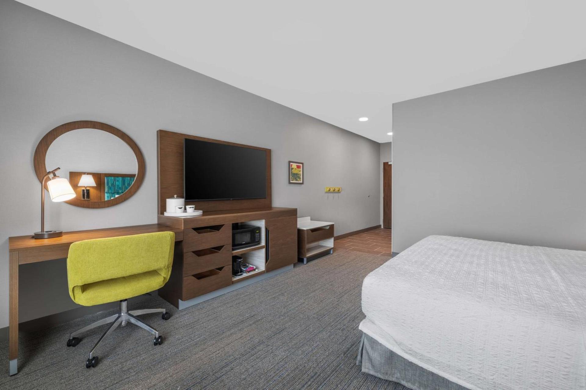 Hampton Inn & Suites Bakersfield Central photo 13