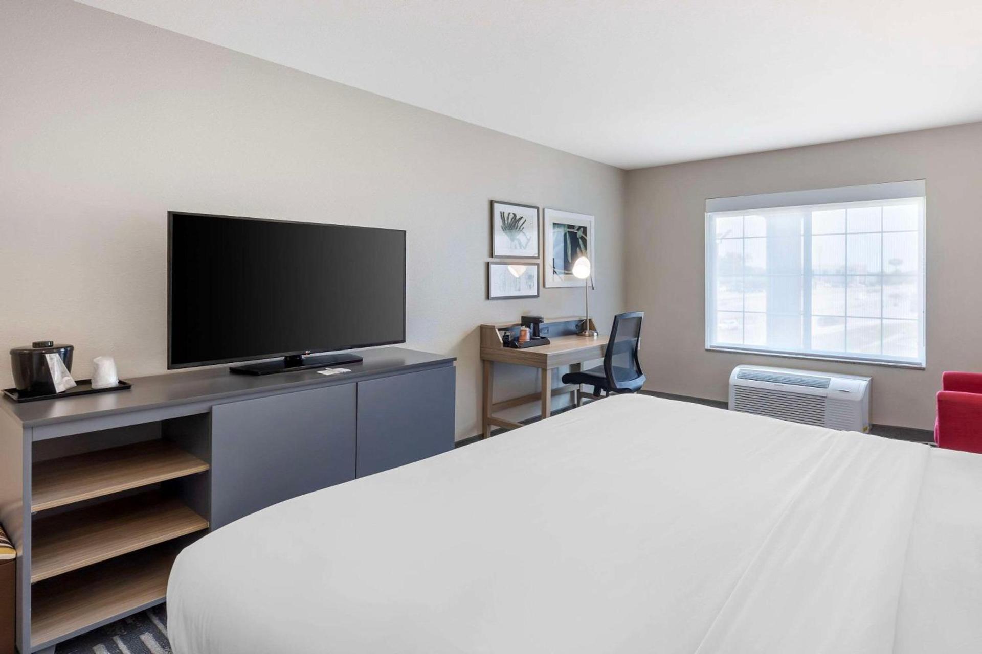 Country Inn & Suites by Radisson, St Peters, MO photo 16