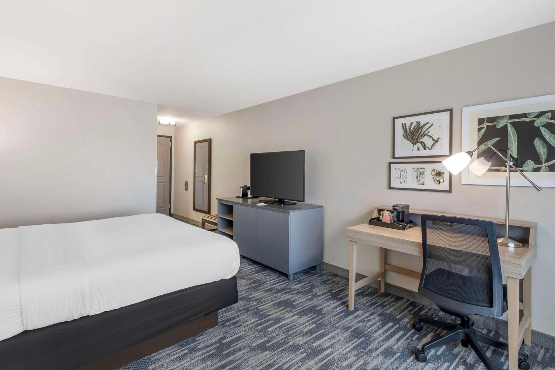 Country Inn & Suites by Radisson, St Peters, MO photo 17