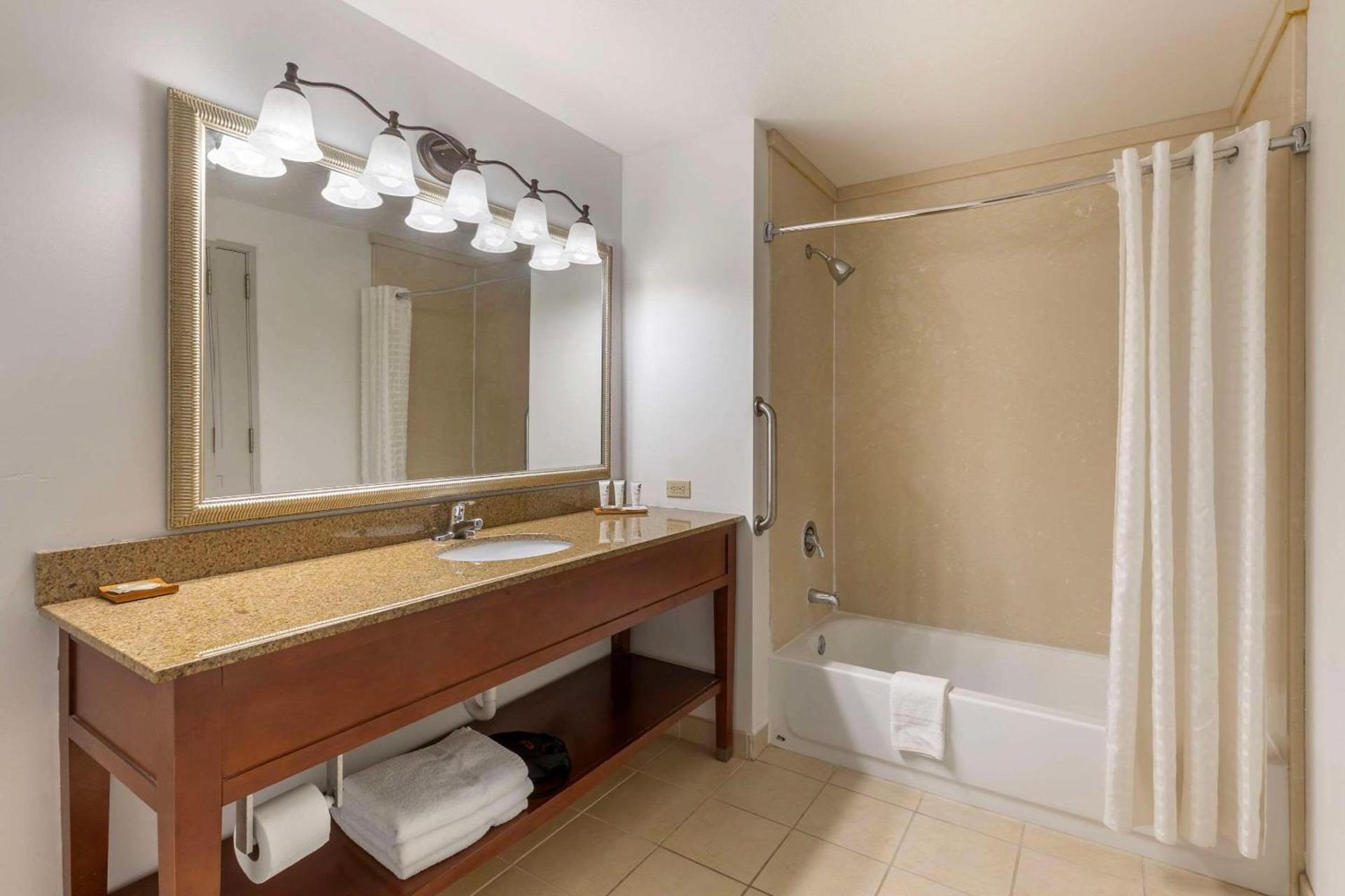 Country Inn & Suites by Radisson, St Peters, MO photo 21