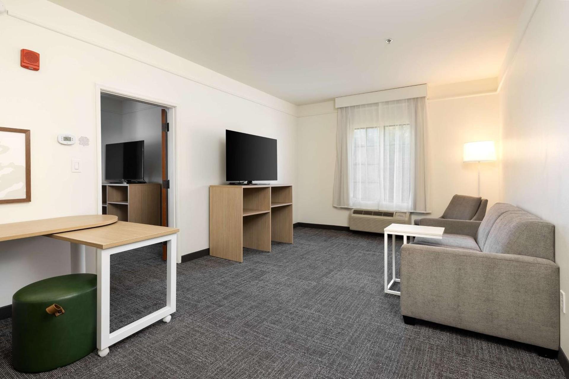 Spark by Hilton Savannah Airport photo 28