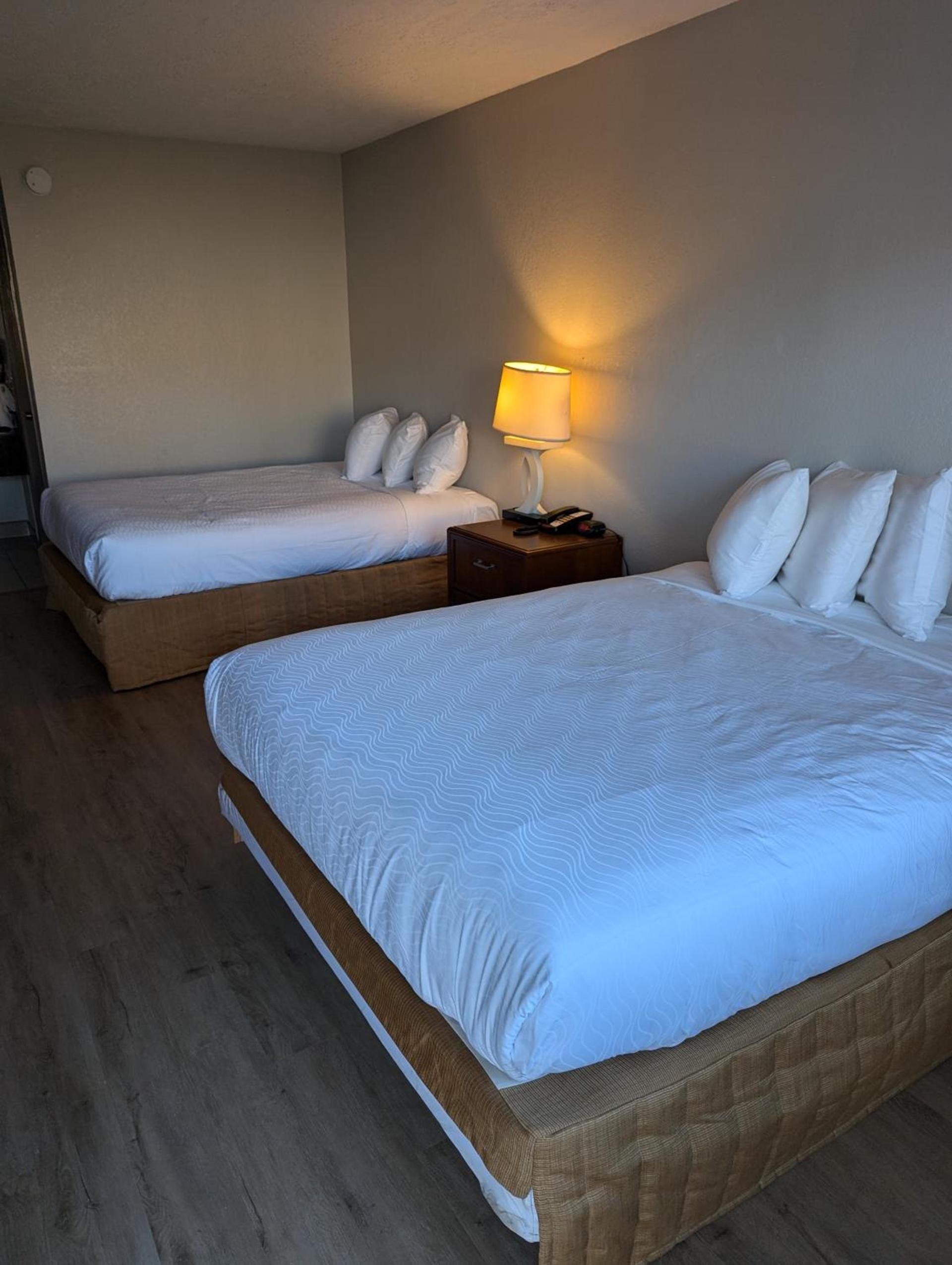 El Sol Hotel photo 8