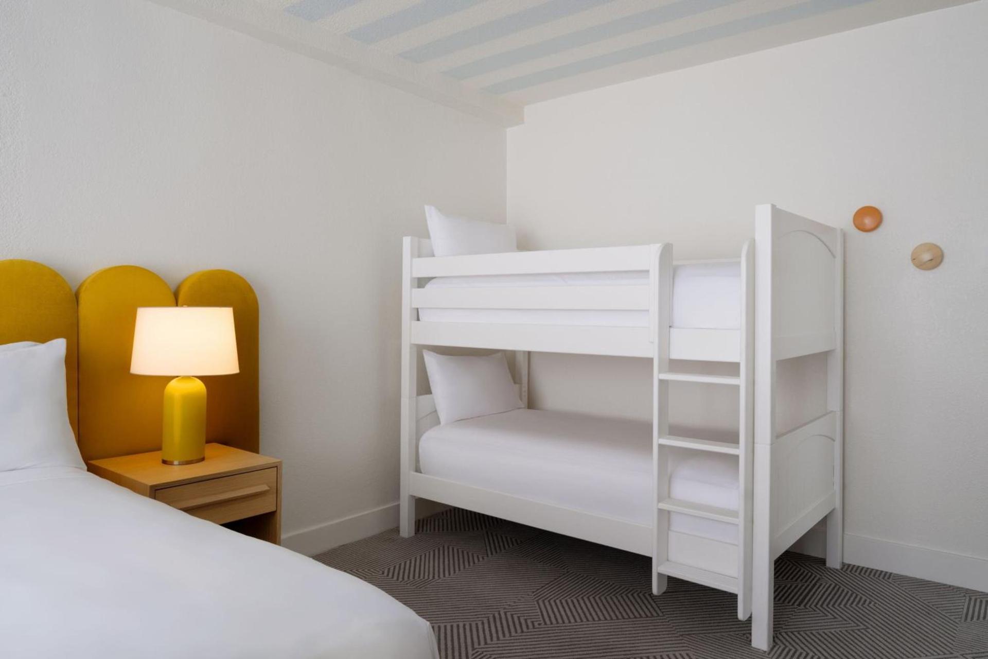 Renaissance Orlando Resort - Disney Springs Area - Free Shuttle to Disney Parks & Early Entry Benefits photo 16
