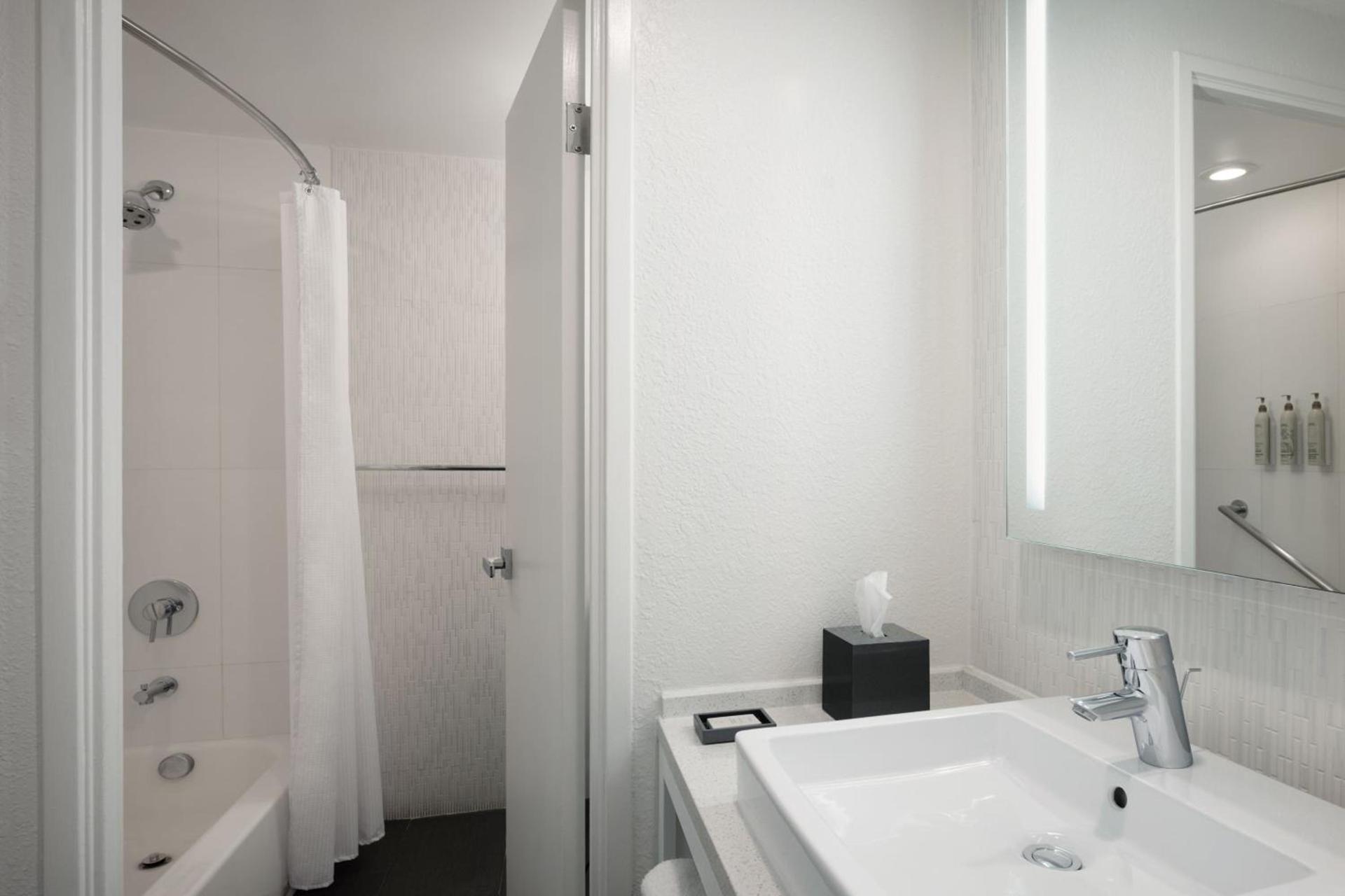 Renaissance Orlando Resort - Disney Springs Area - Free Shuttle to Disney Parks & Early Entry Benefits photo 29