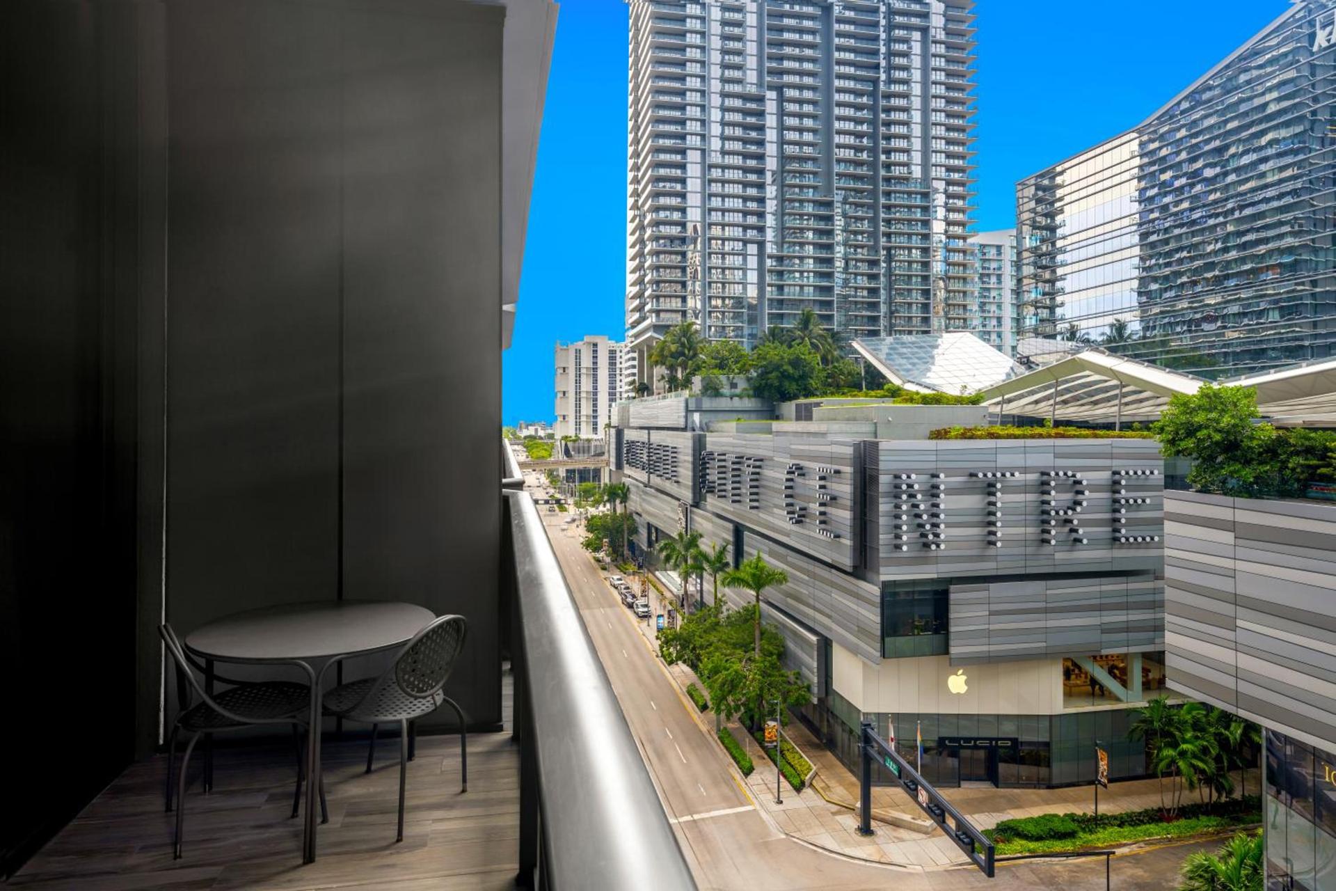 SLS LUX Brickell photo 21