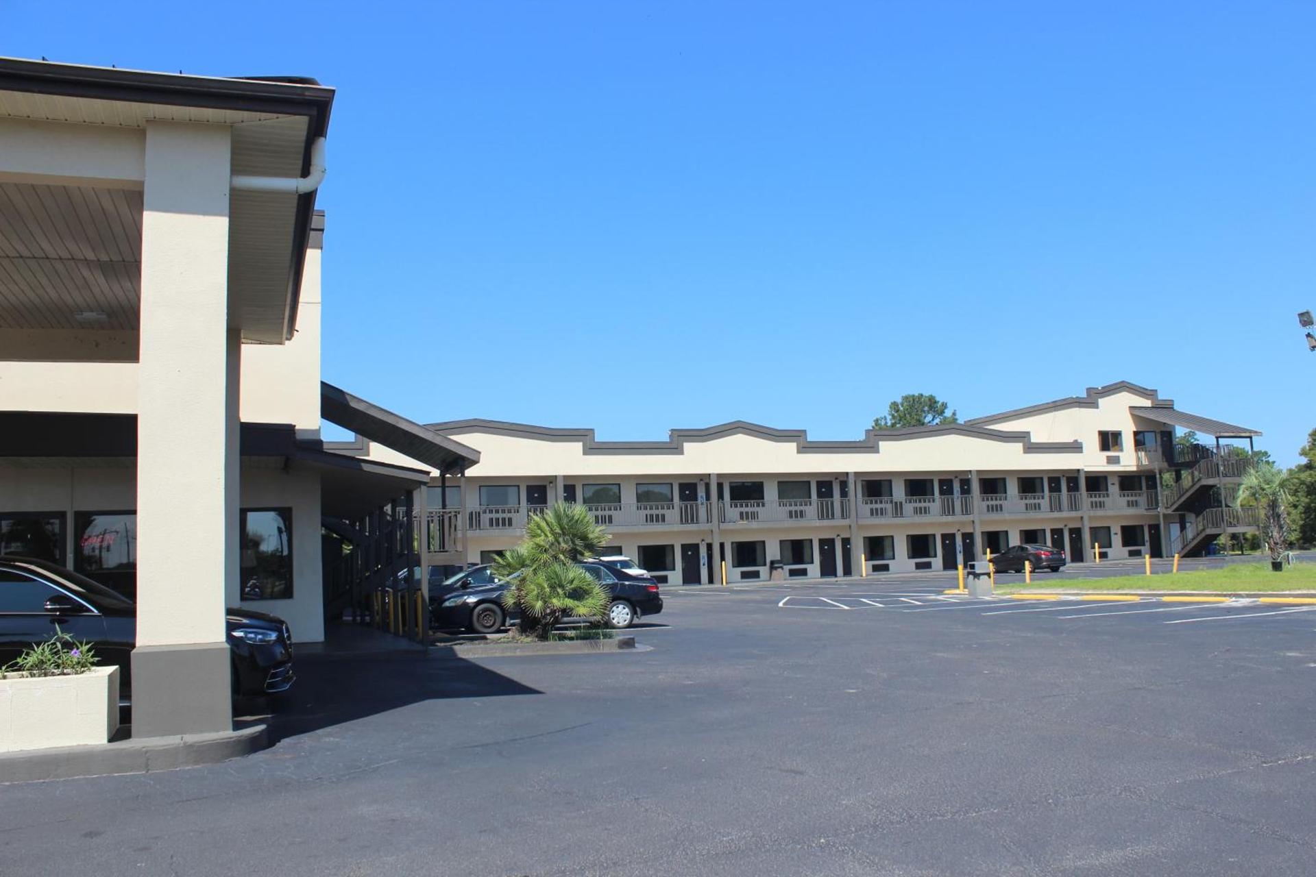 Riverfront Inn — hotel in Conway
