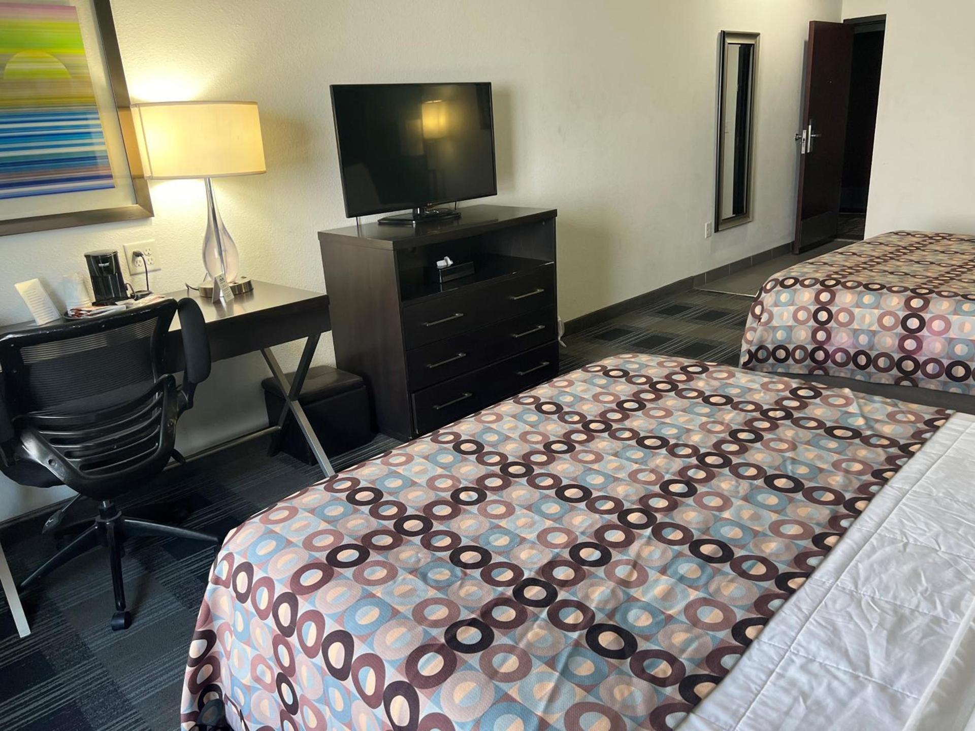 Days Inn by Wyndham Alva photo 35