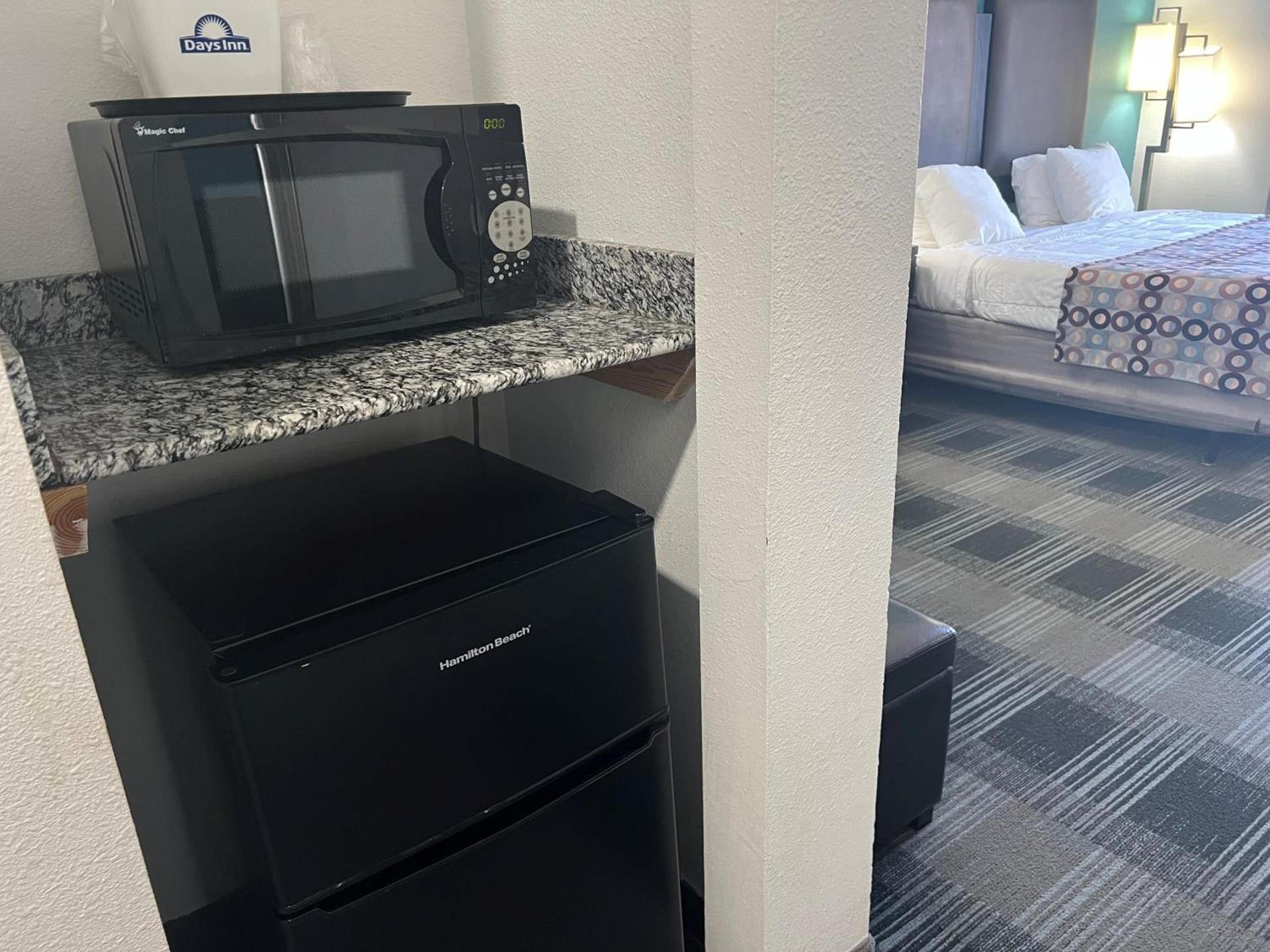Days Inn by Wyndham Alva photo 28