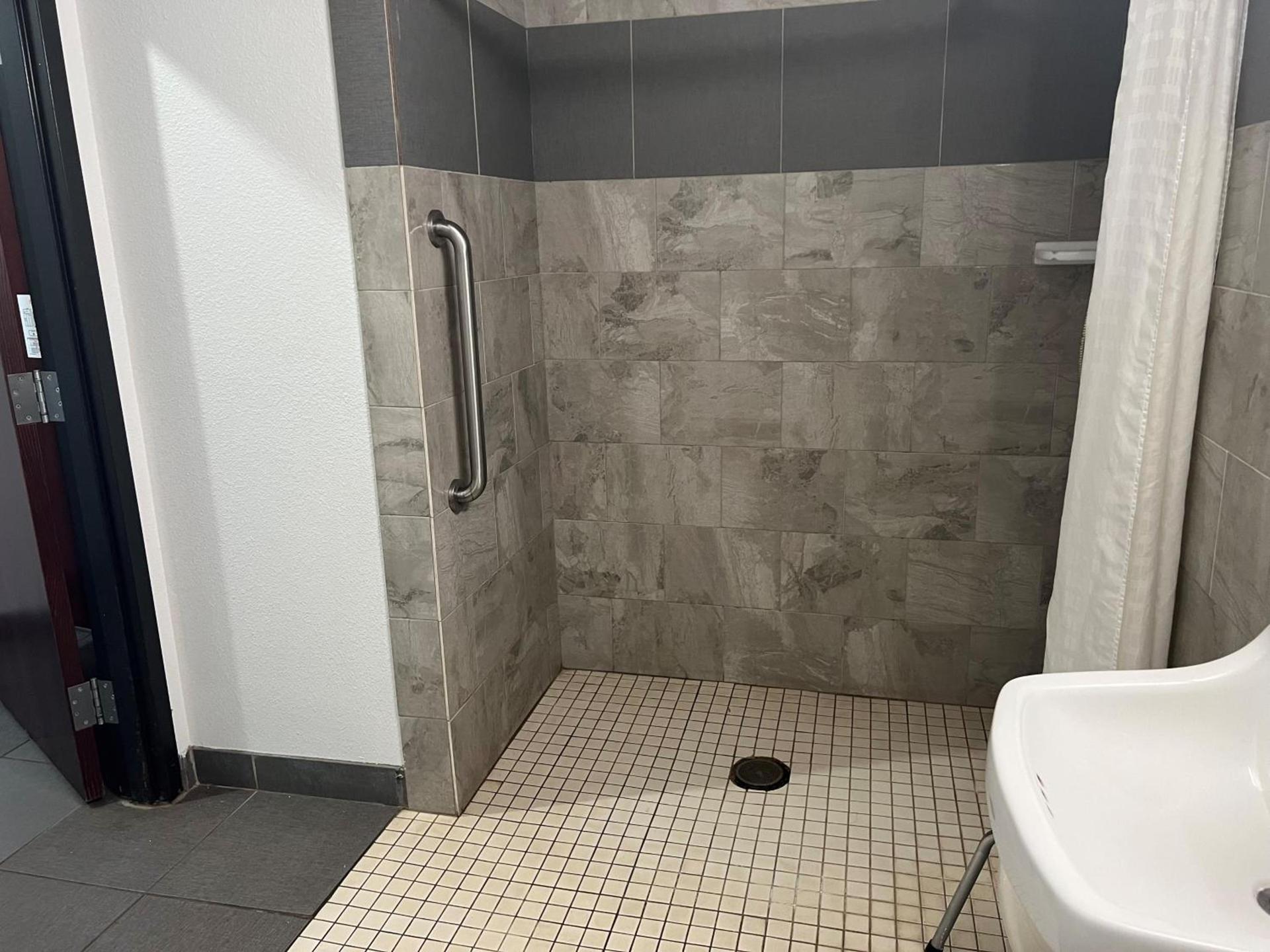 Days Inn by Wyndham Alva photo 27