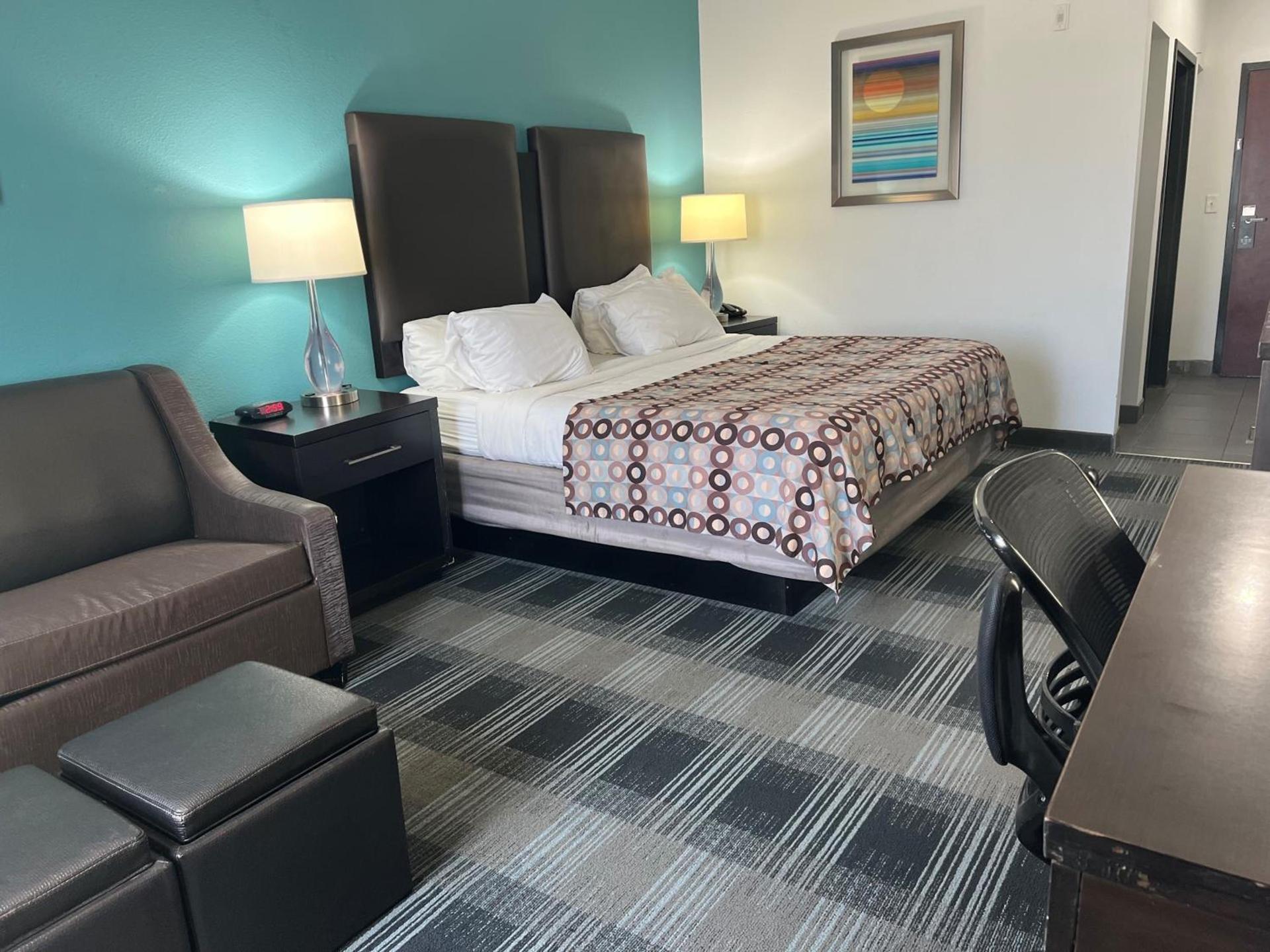 Days Inn by Wyndham Alva photo 22