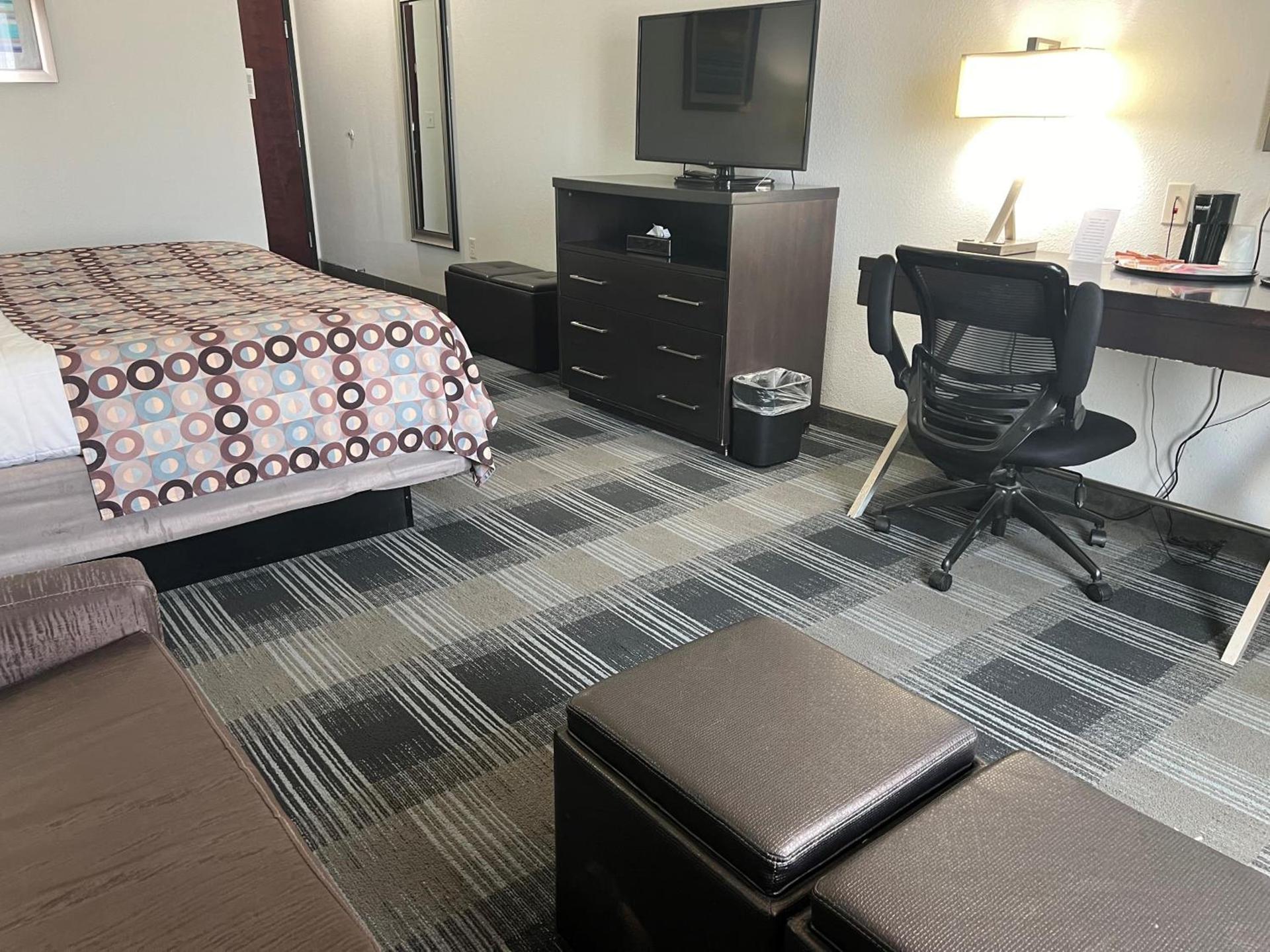Days Inn by Wyndham Alva photo 21